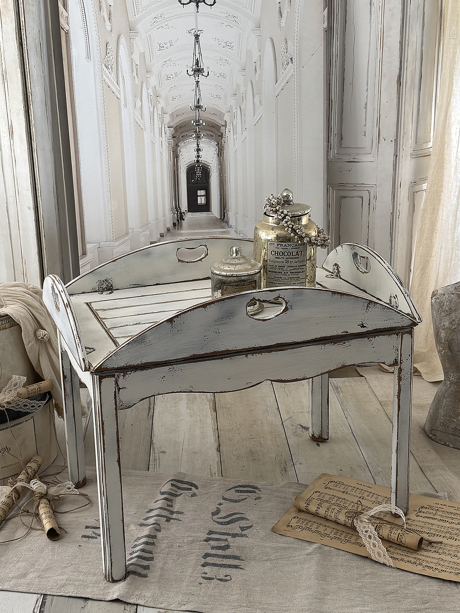 Davis Cabinet Tabletttisch aus massivem Nussbaum – Couchtisch mit abnehmbarem Serviertablett im Shabby Chic***