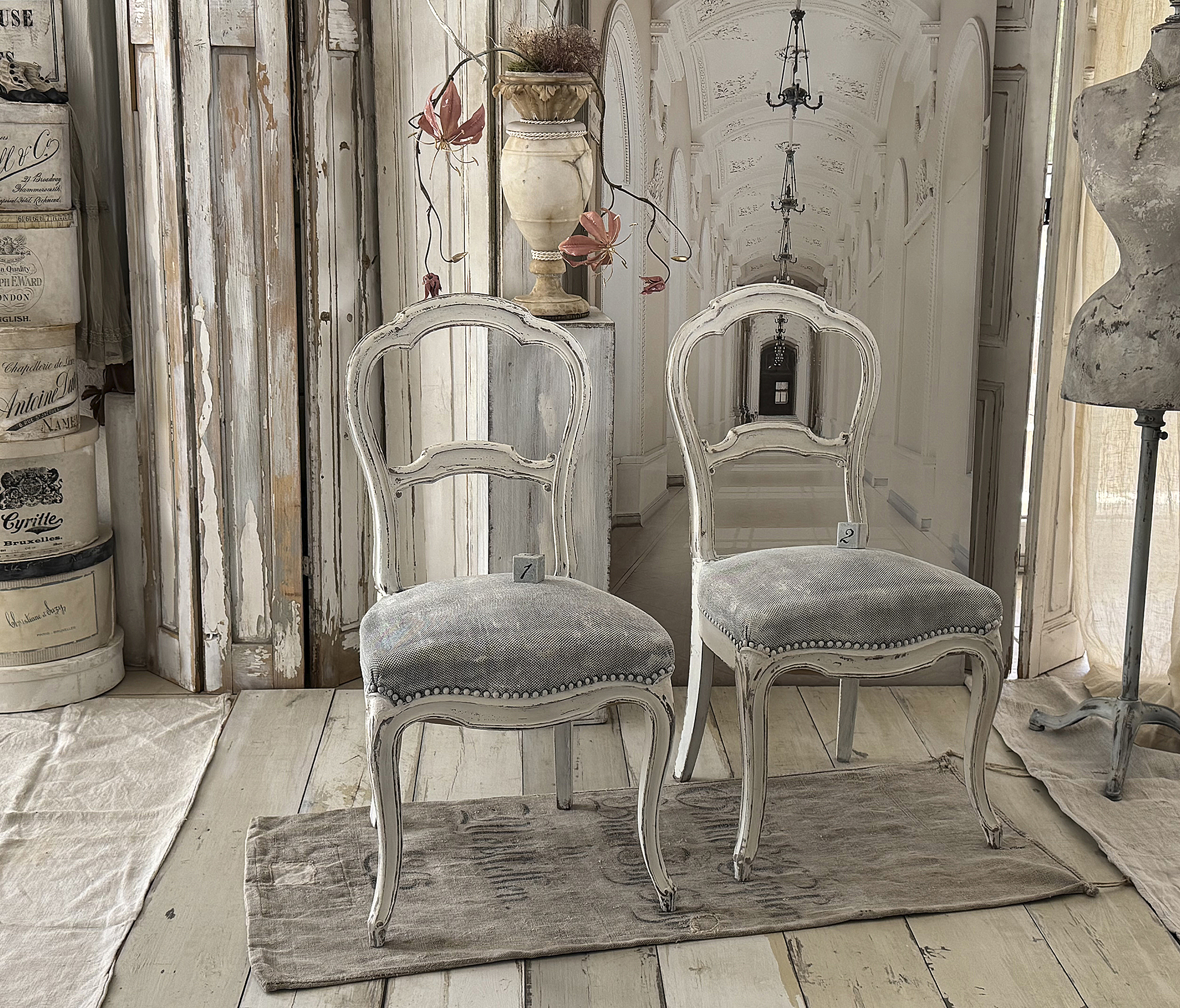 Antike Louis-Philippe-Stühle im authentischen Shabby Chic***