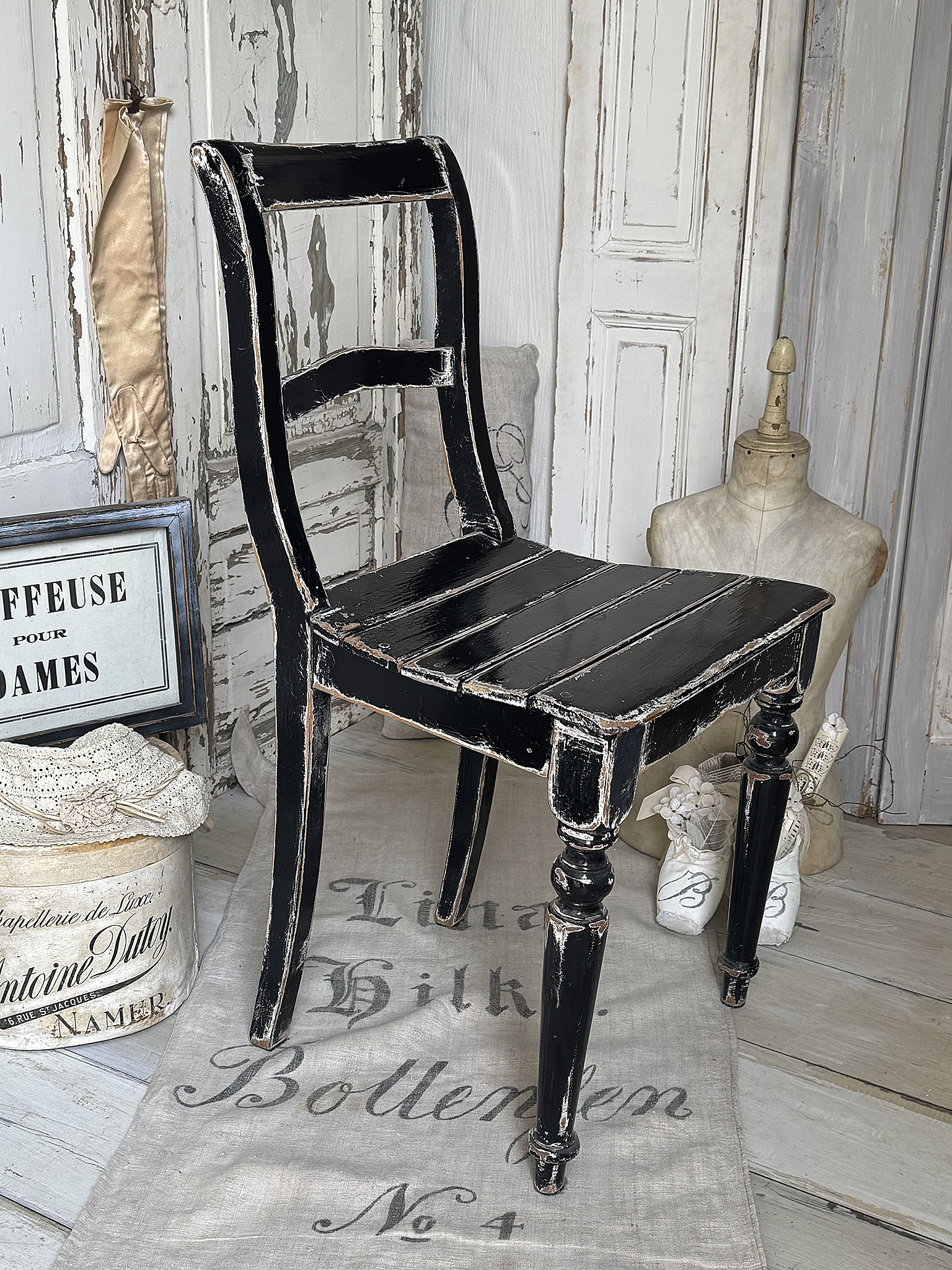 Antiker Biedermeier-Stuhl im originalen schwarzen Lack – Charakter trifft Eleganz***