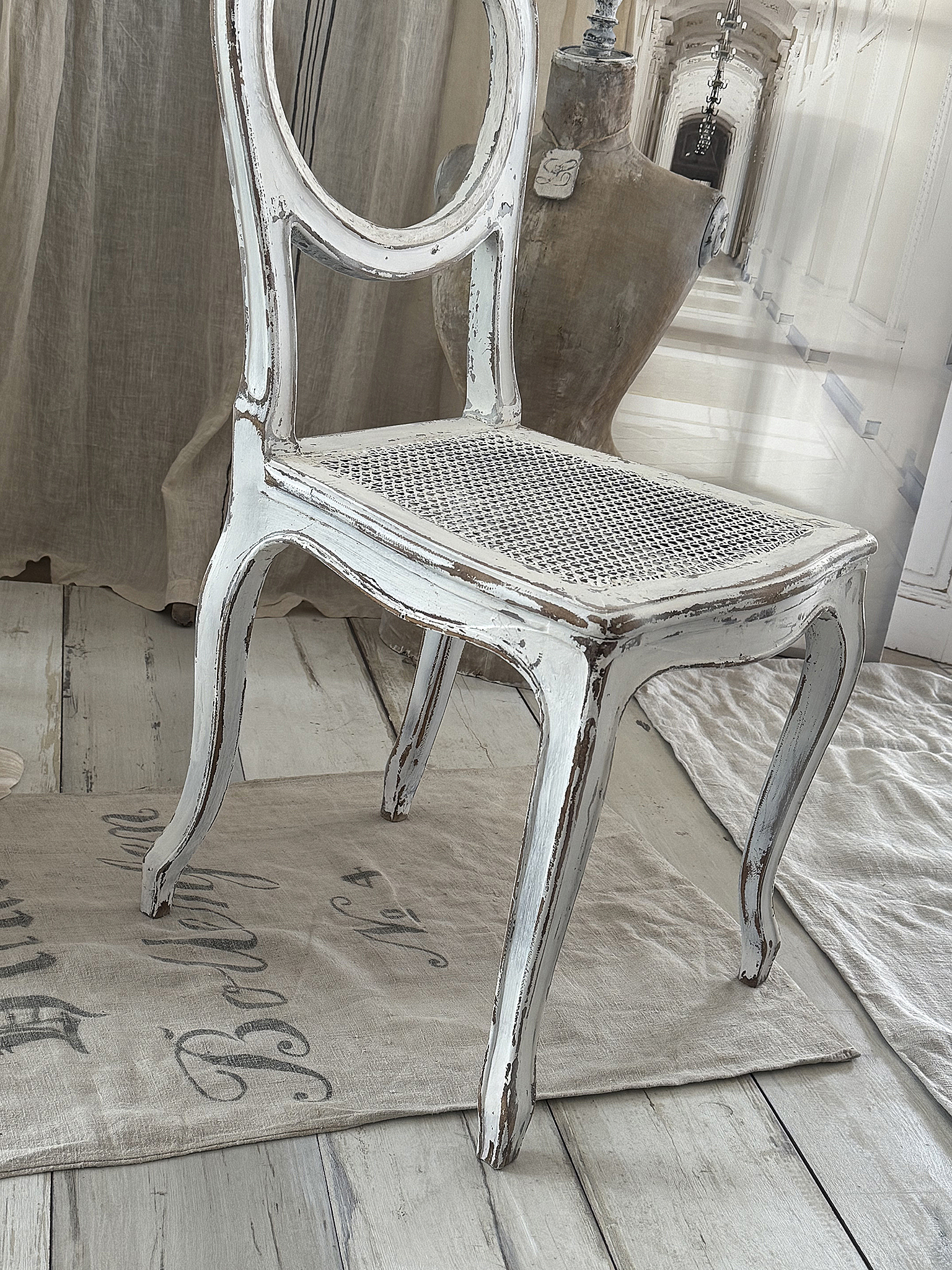 Zarter antiker Chippendale-Stuhl mit Wiener Geflecht***