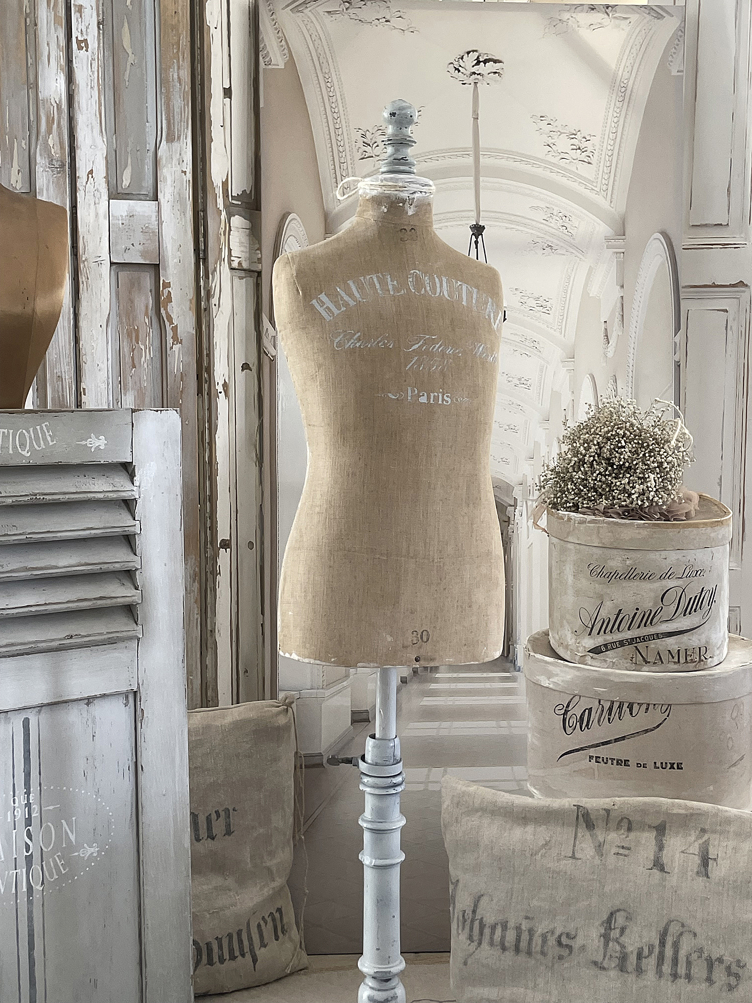 Antike Kinder-Schneiderpuppe Haute Couture Antike Kinder-Schneiderpuppe Haute Couture