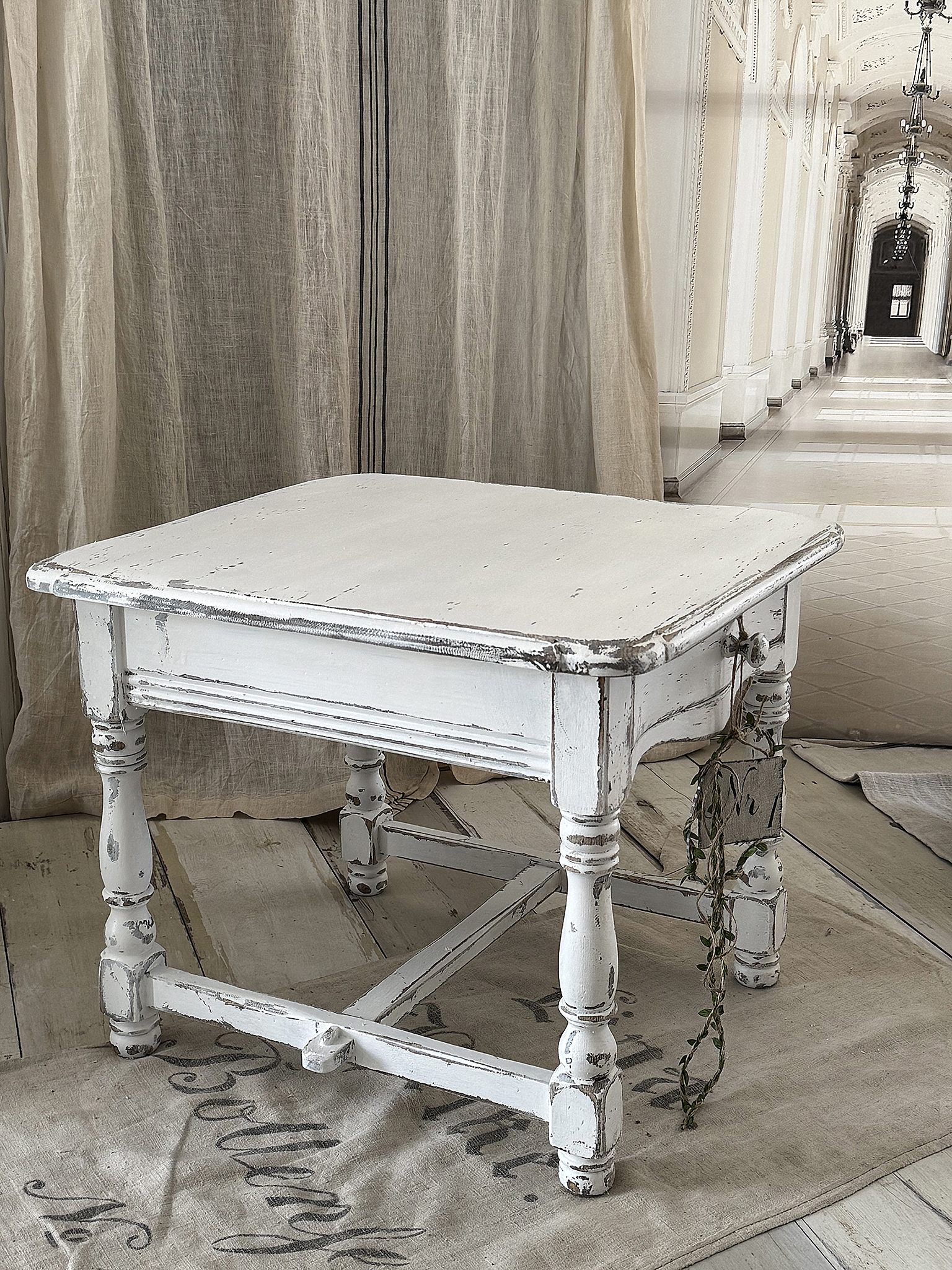  Alter Bauerntisch / Beistelltisch  im Vintage-Kleid***