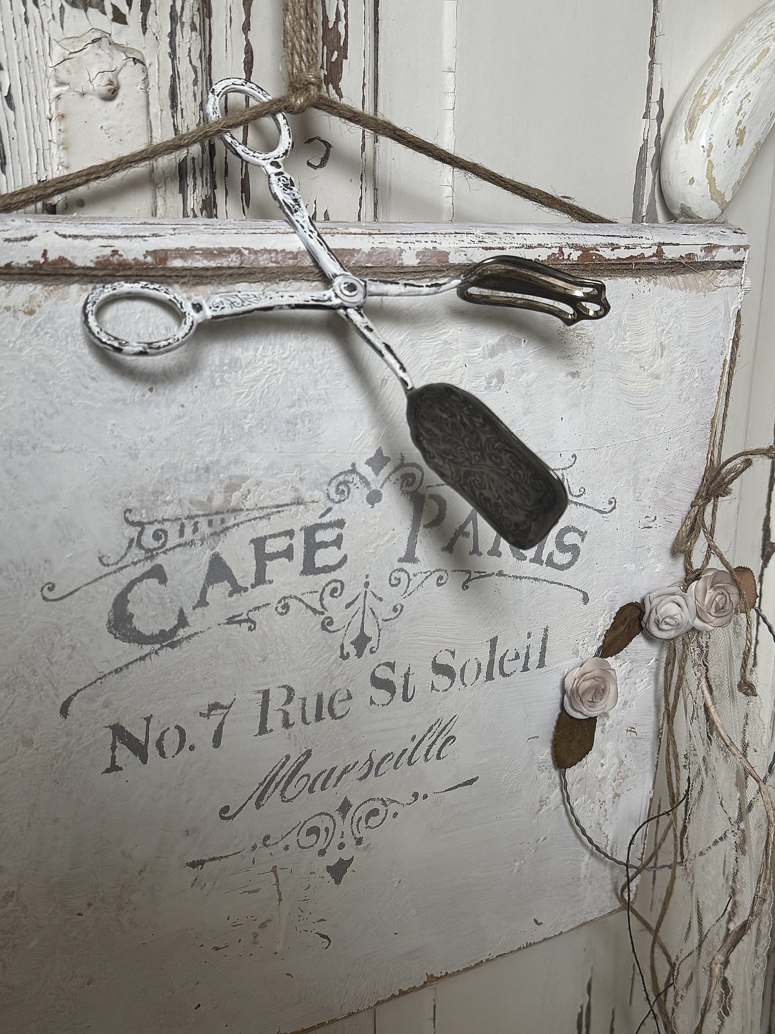 Bild „Cafe Paris“ mit charmanten Begleitern – französischer Vintage-Zauber***