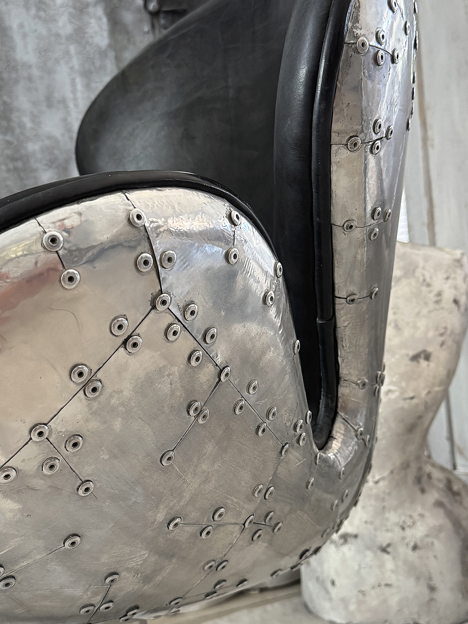Luxus Art-Déco Schreibtischstuhl aus Echtleder & Aluminium im Air-Wing-Design***