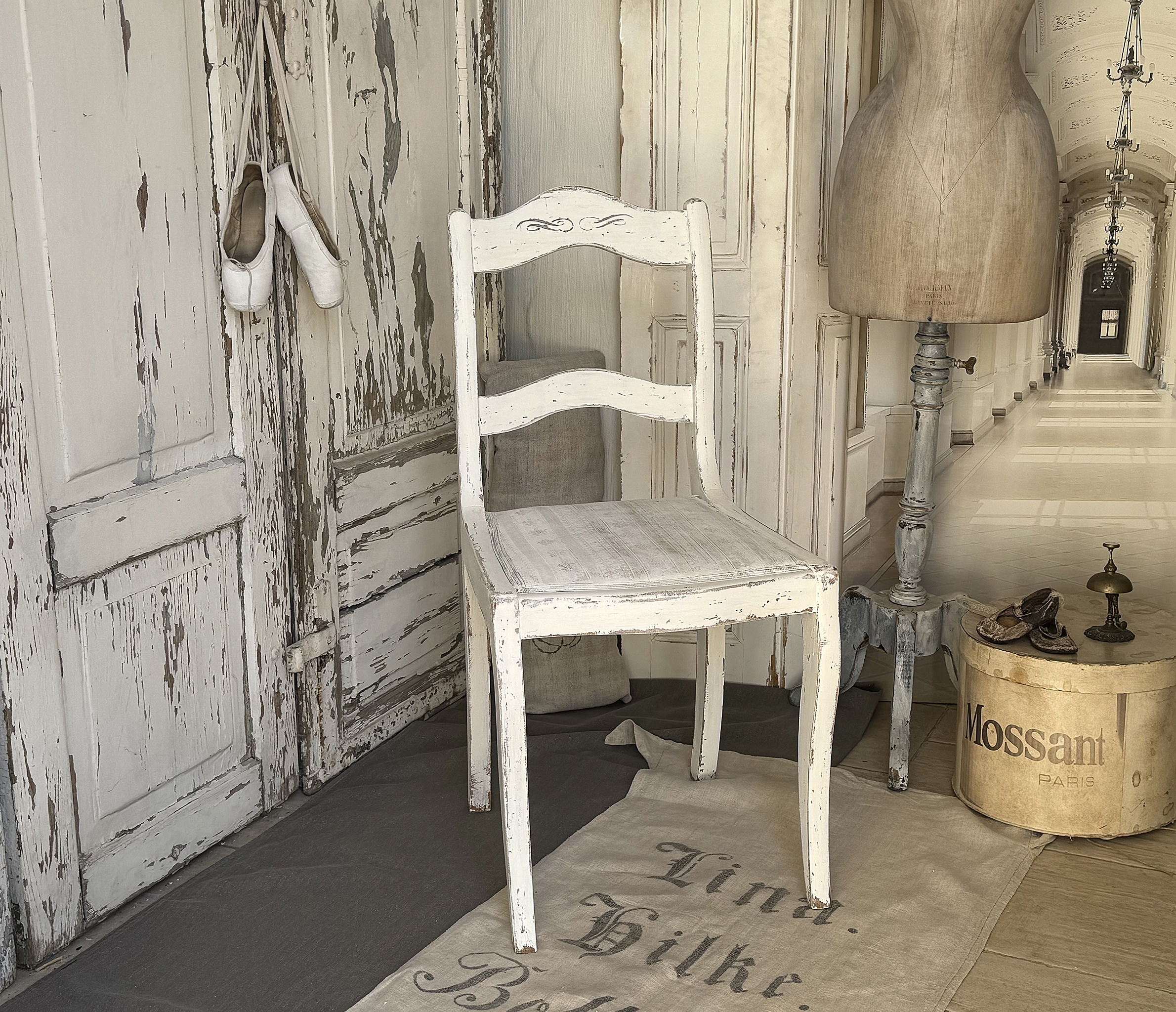 Antiker Biedermeier-Stuhl im Vintage-Kleid***