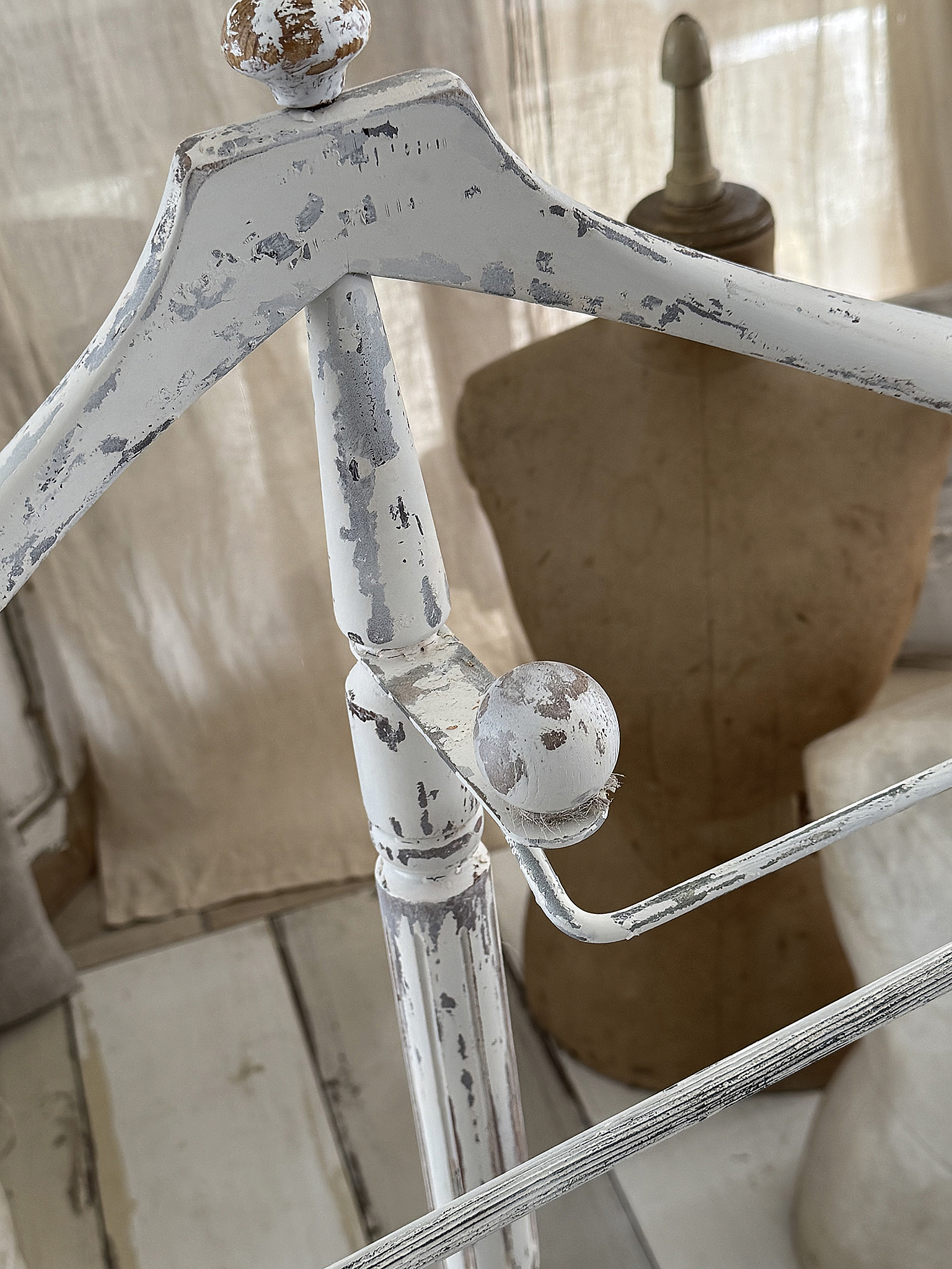 Stummer Diener im Shabbykleid***