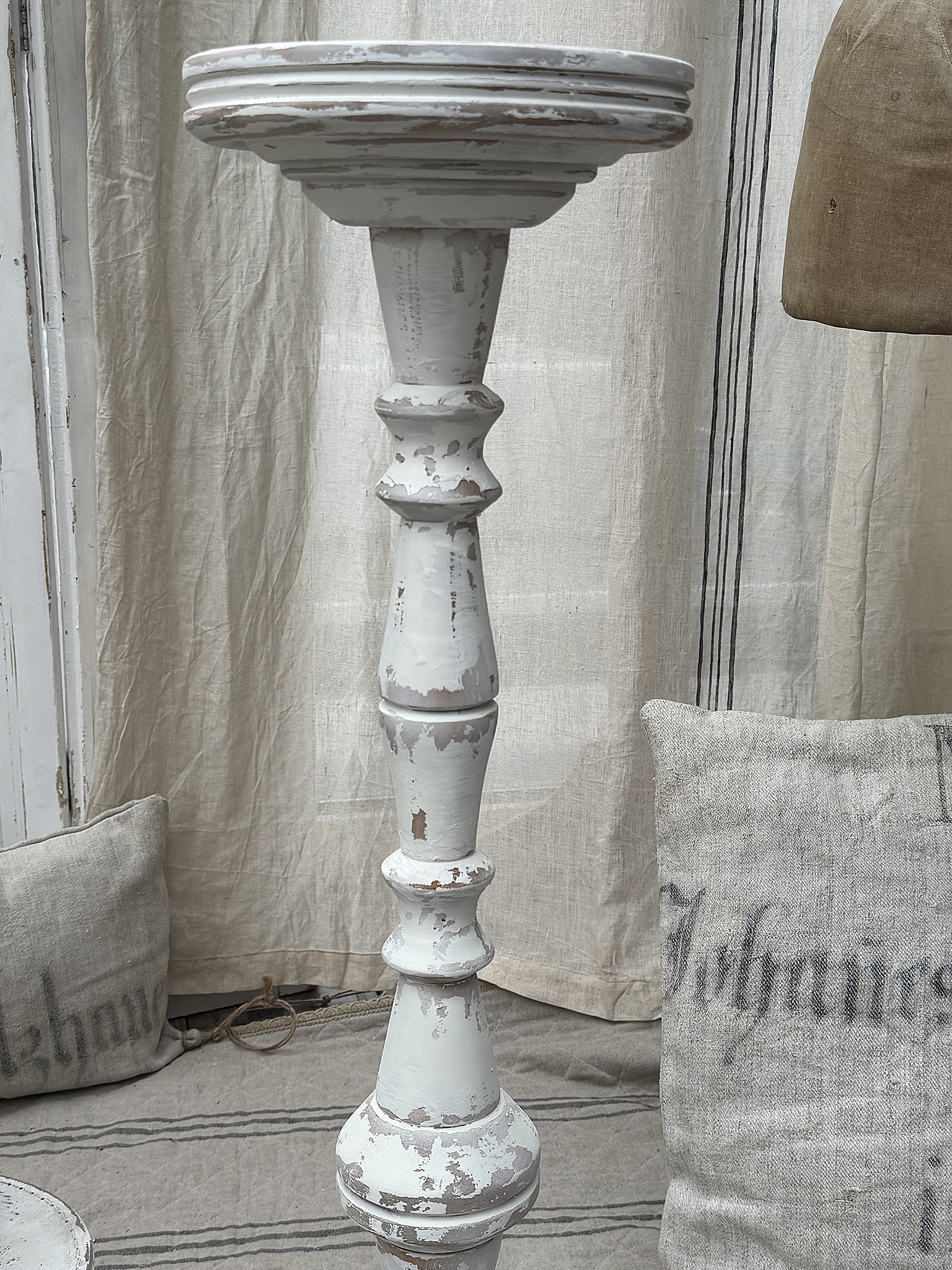 Alte französische Holzsäule – Charmantes Stück im weißen Shabby-Look***