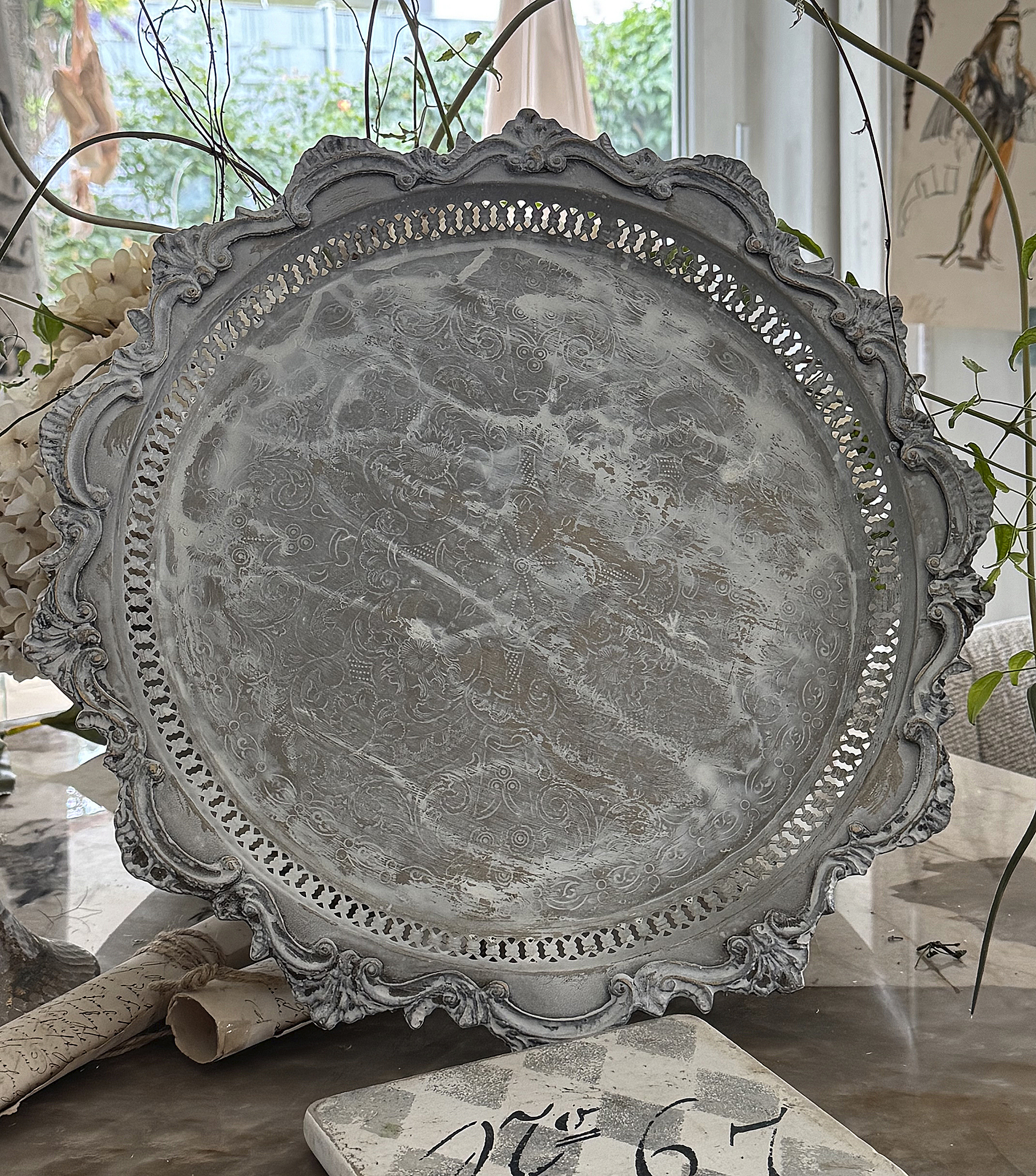 Alte runde Messingschale im Shabby Chic – Vintage Schale mit ziseliertem Rand***