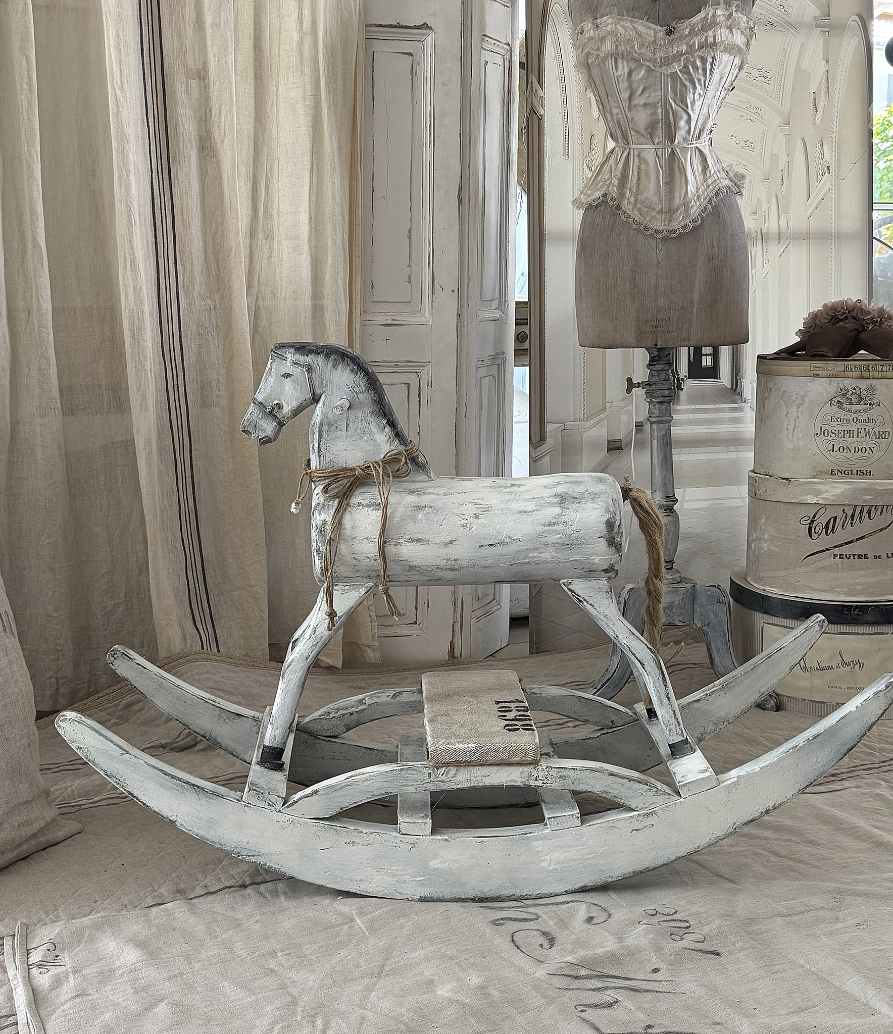 Altes Schaukelpferd Shabby-pur** Altes Schaukelpferd Shabby-pur**