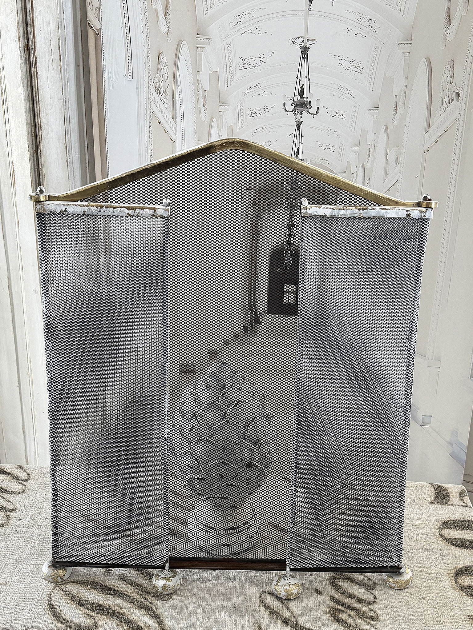 Antiker Kaminschutz aus Eisen und Messing im Shabby Chic***