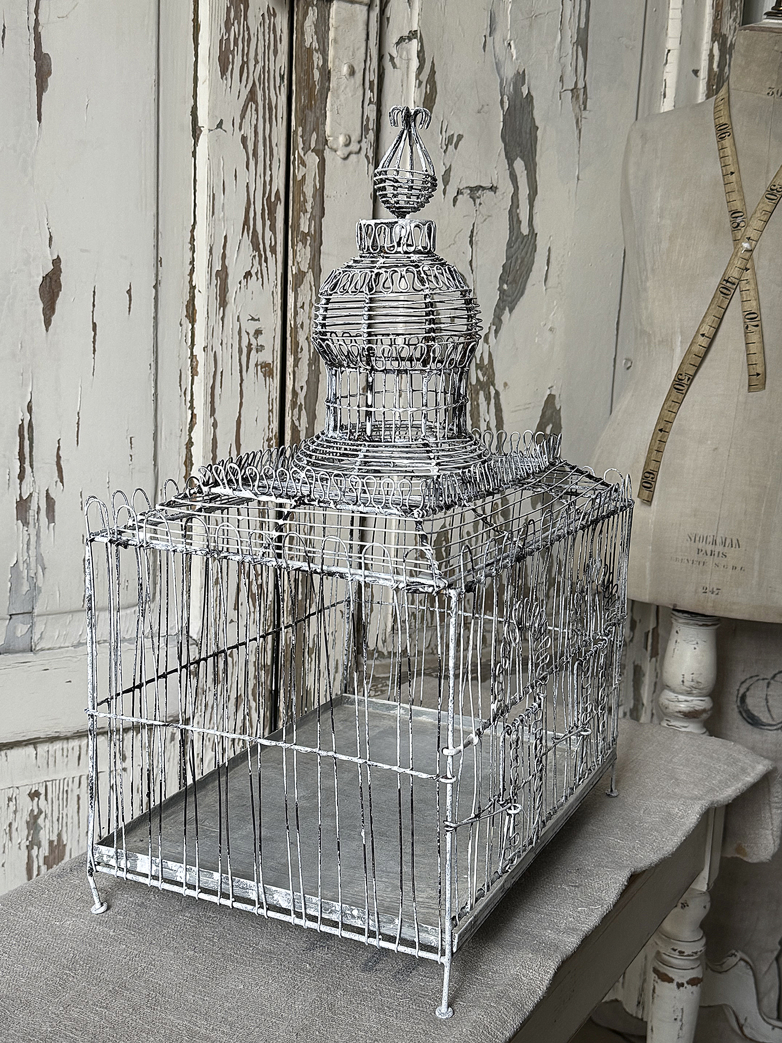 Zauber der Vergangenheit – antiker französischer Vogelkäfig***