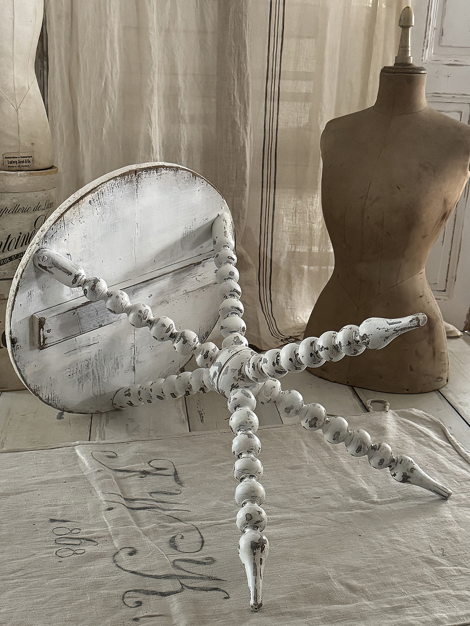  Alter, ausgefallener Beistelltisch ein zauberhaftes Einzelstück***