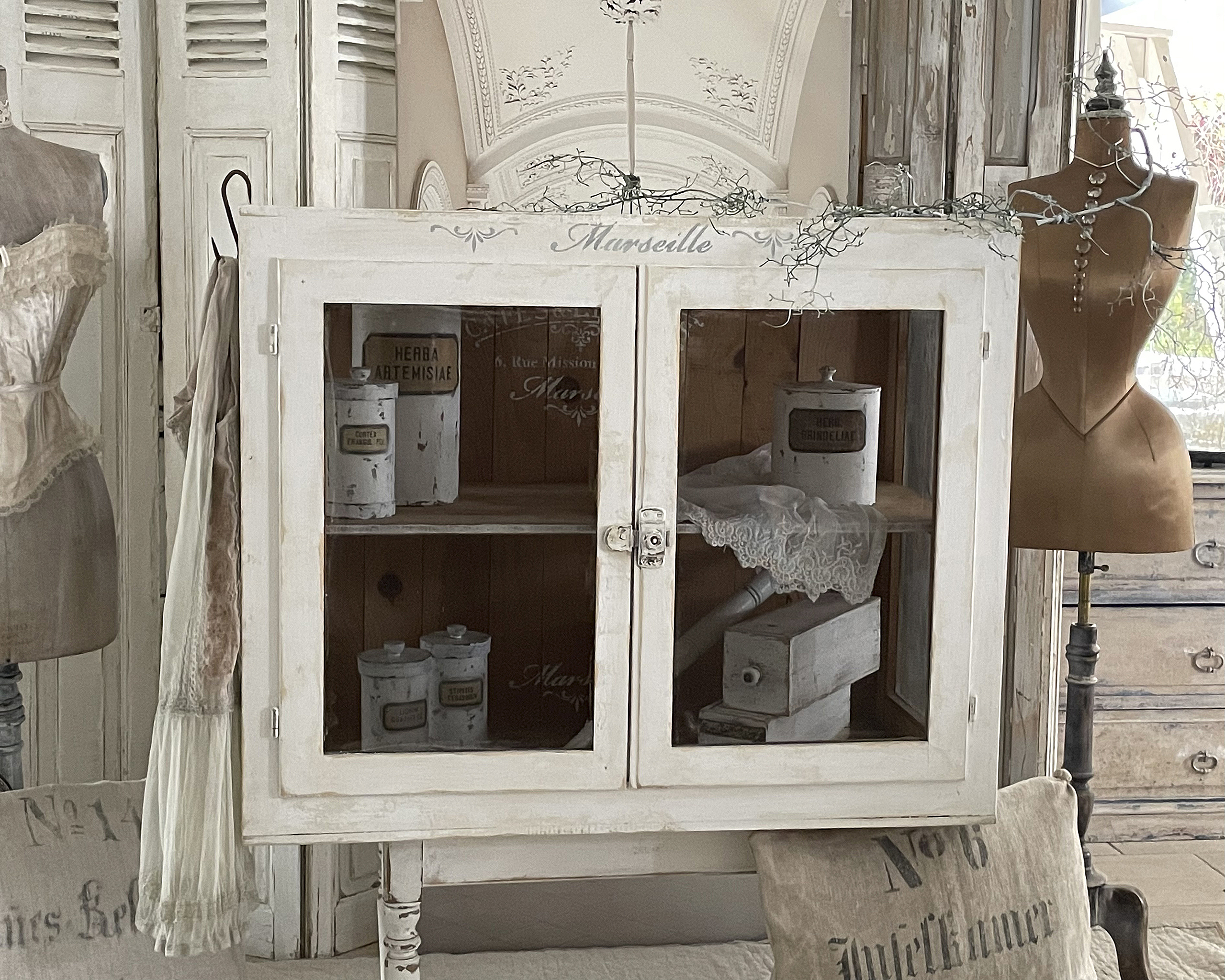 Großer alter Fliegenschrank „Shabby Chic“***