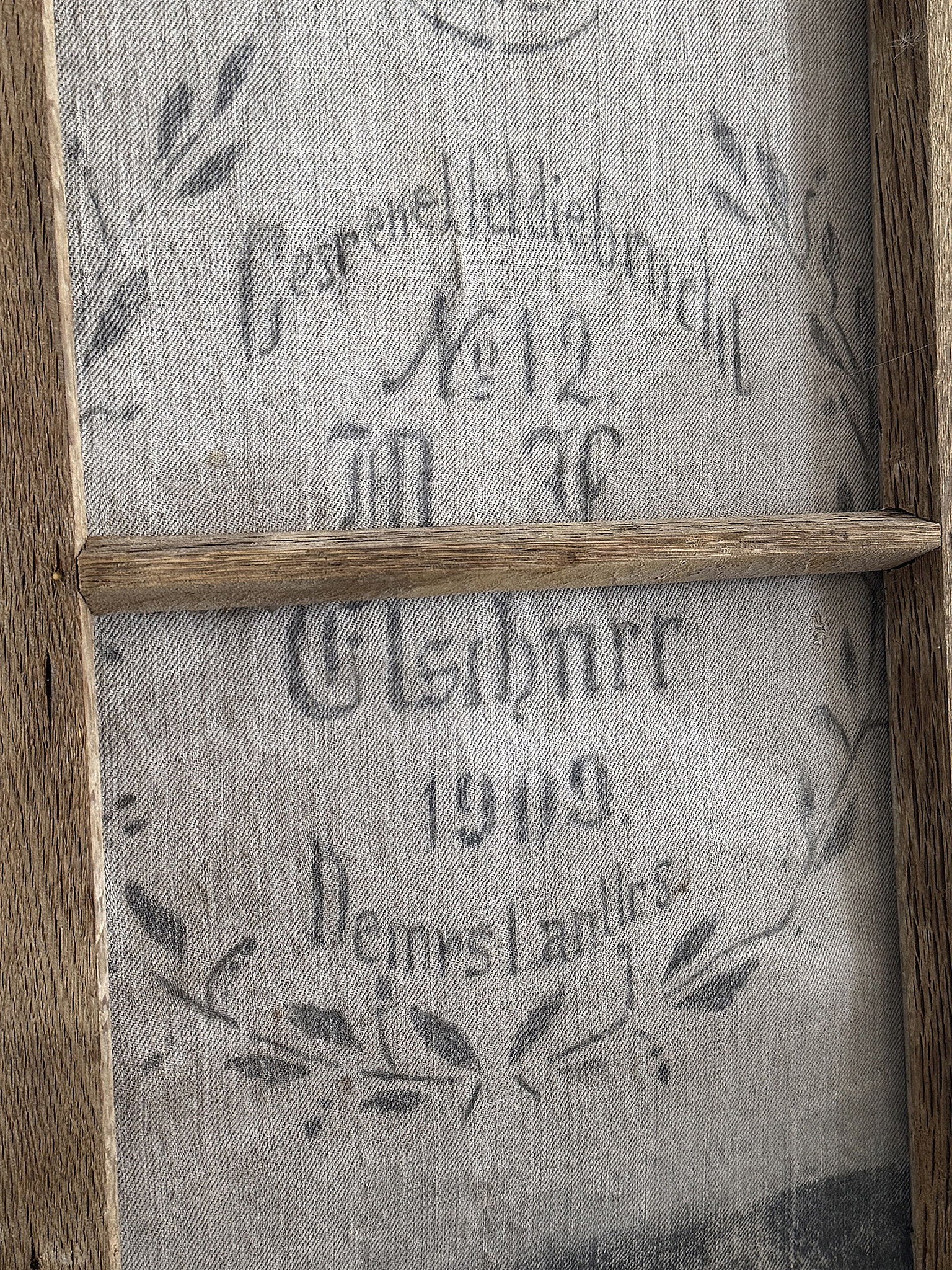 Alter Fensterrahmen mit antikem Mehlsack – zeitloses Shabby-Deko-Stück*** Alter Fensterrahmen mit antikem Mehlsack – zeitloses Shabby-Deko-Stück***