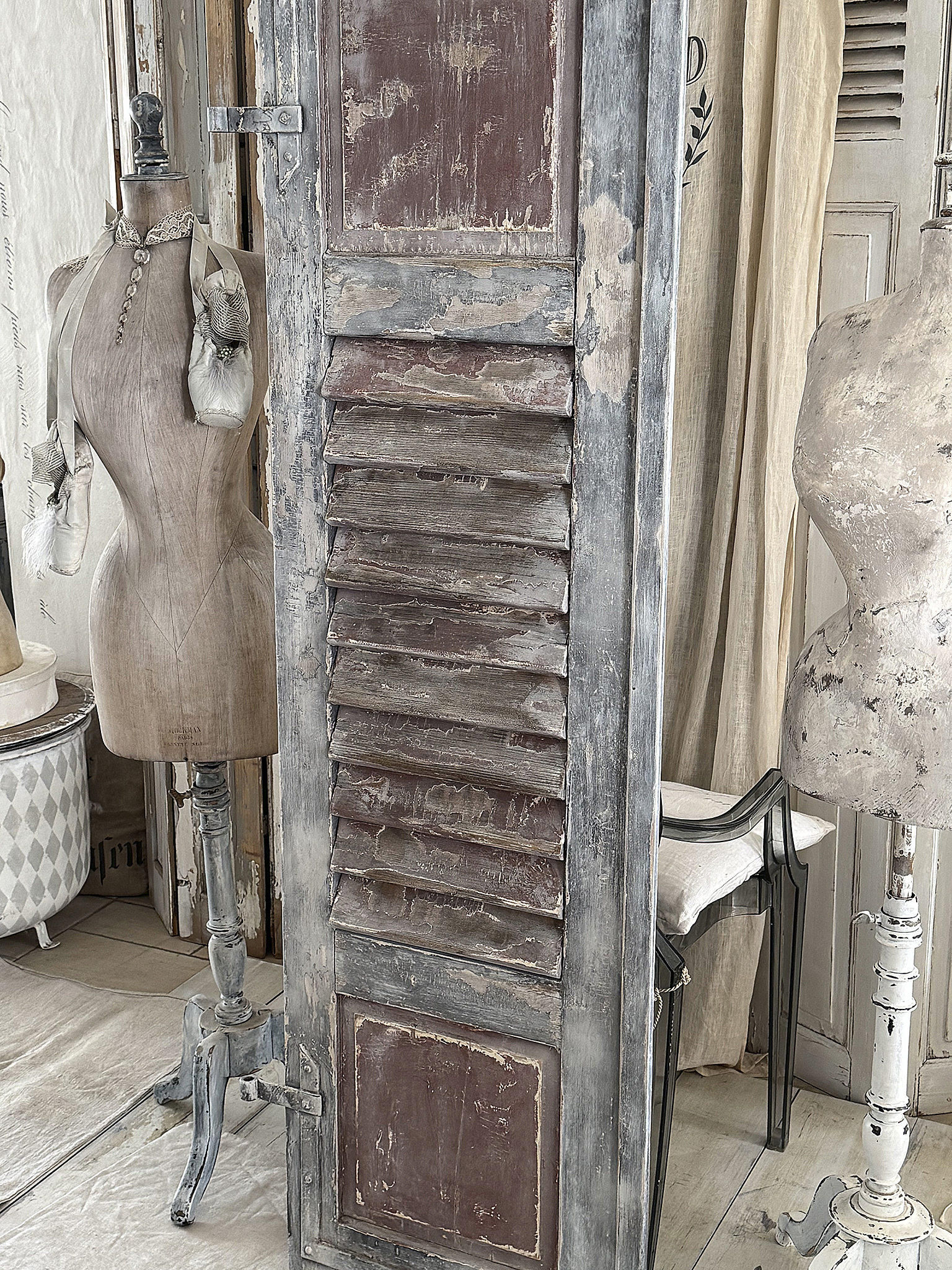 Großer antiker Fensterladen-Frankreich***