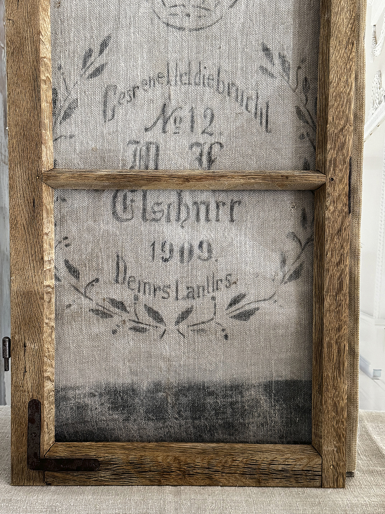Alter Fensterrahmen mit antikem Mehlsack – zeitloses Shabby-Deko-Stück*** Alter Fensterrahmen mit antikem Mehlsack – zeitloses Shabby-Deko-Stück***
