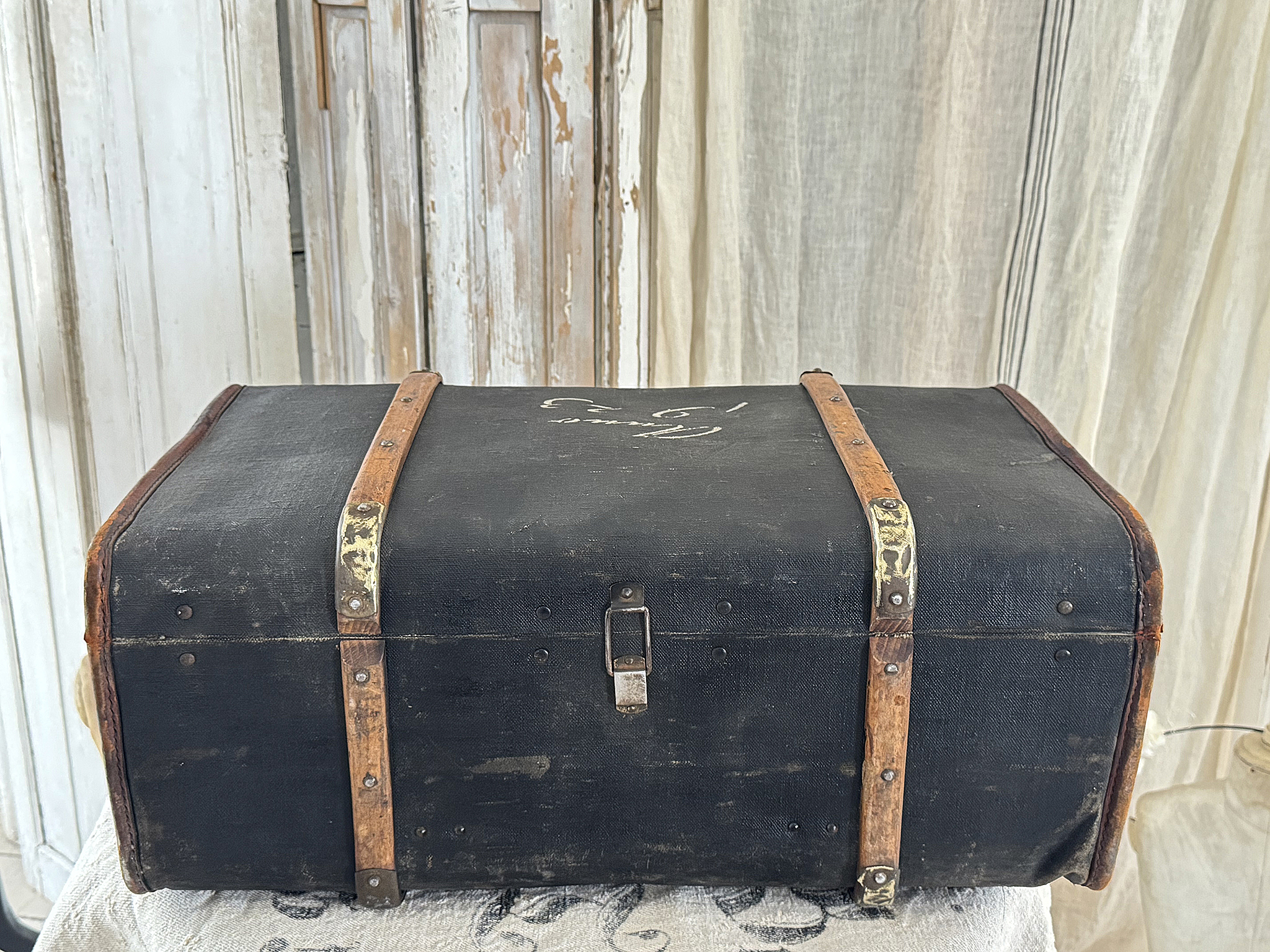 Edler alter Vintage-Koffer mit Eichenholzstreben und Messingdetails um 1923***