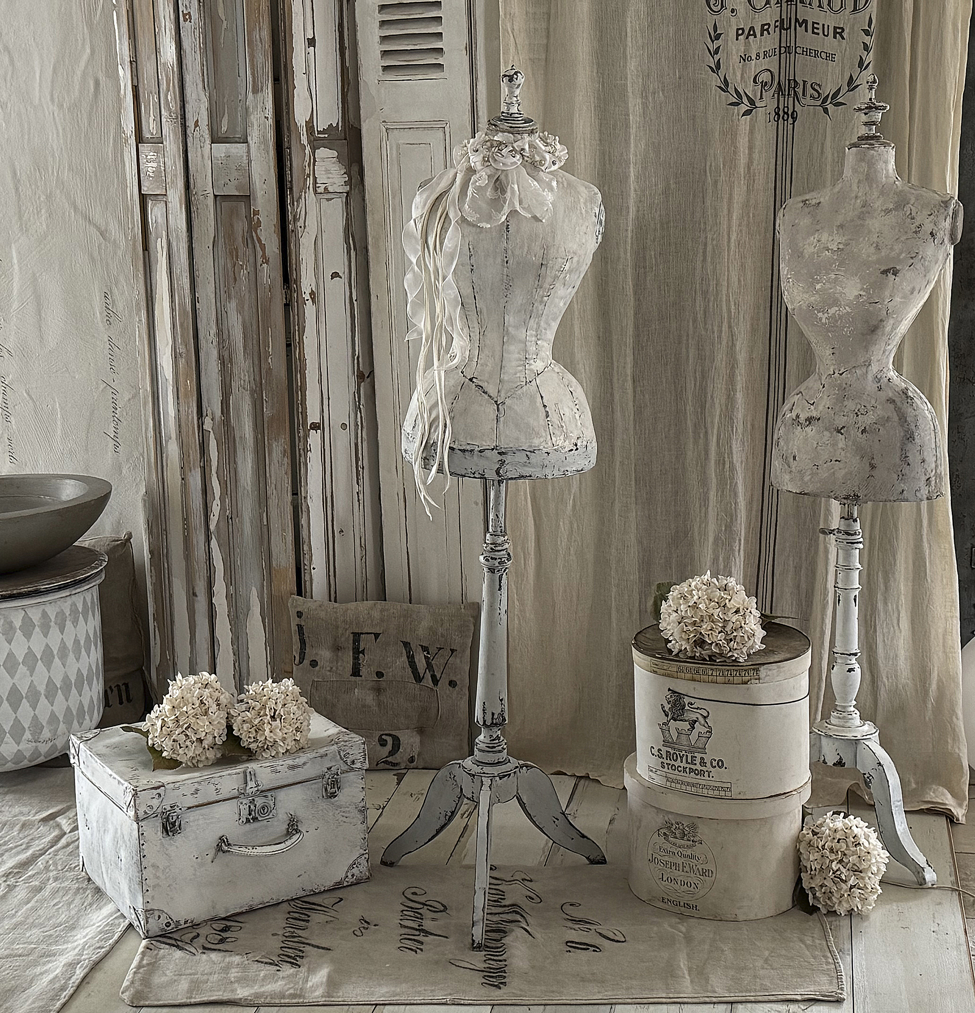 Antike Schneiderpuppe – Wespentaille & Vintage-Charme***