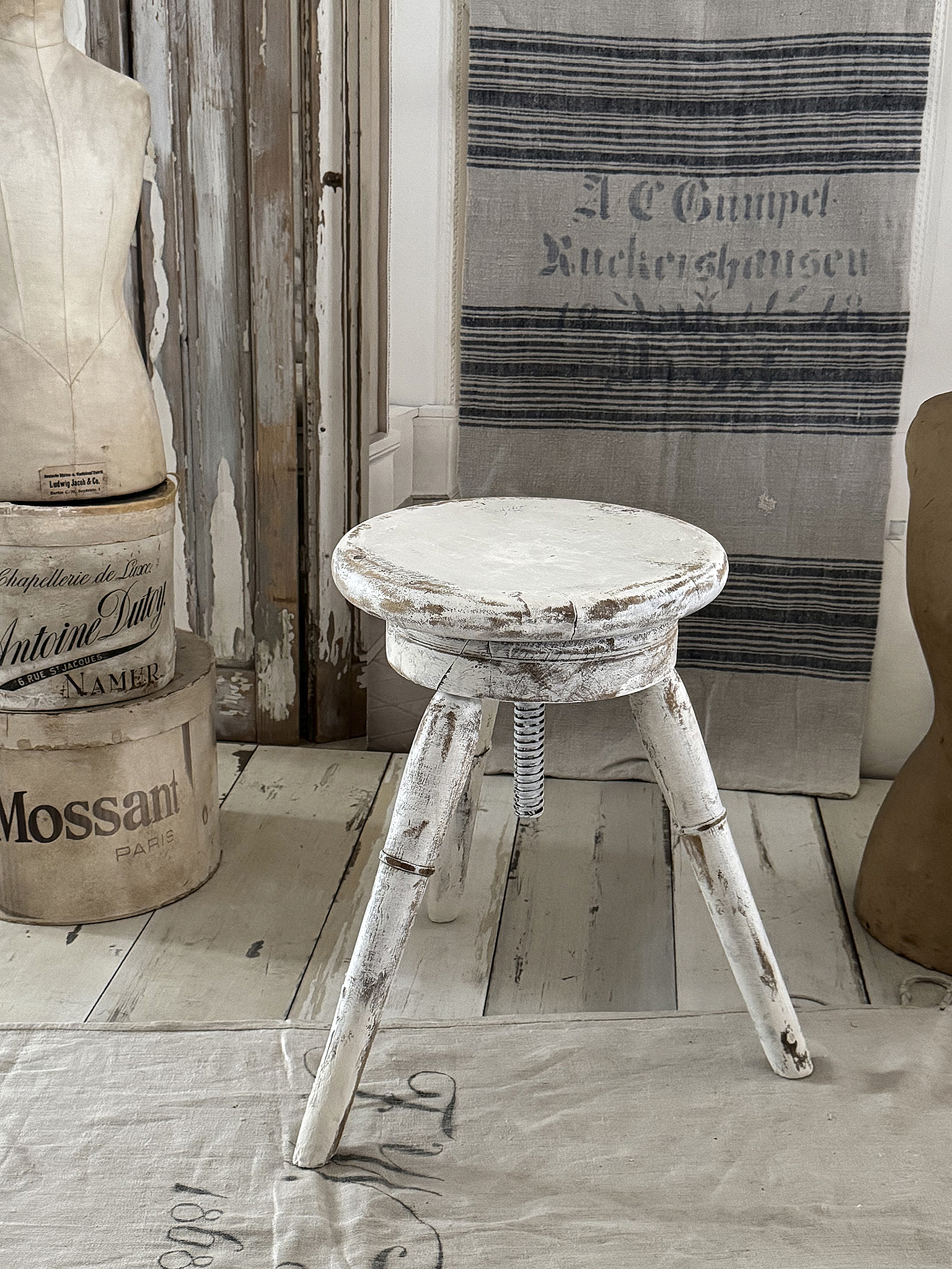 Alter, robuster Bauernhocker Vintage***