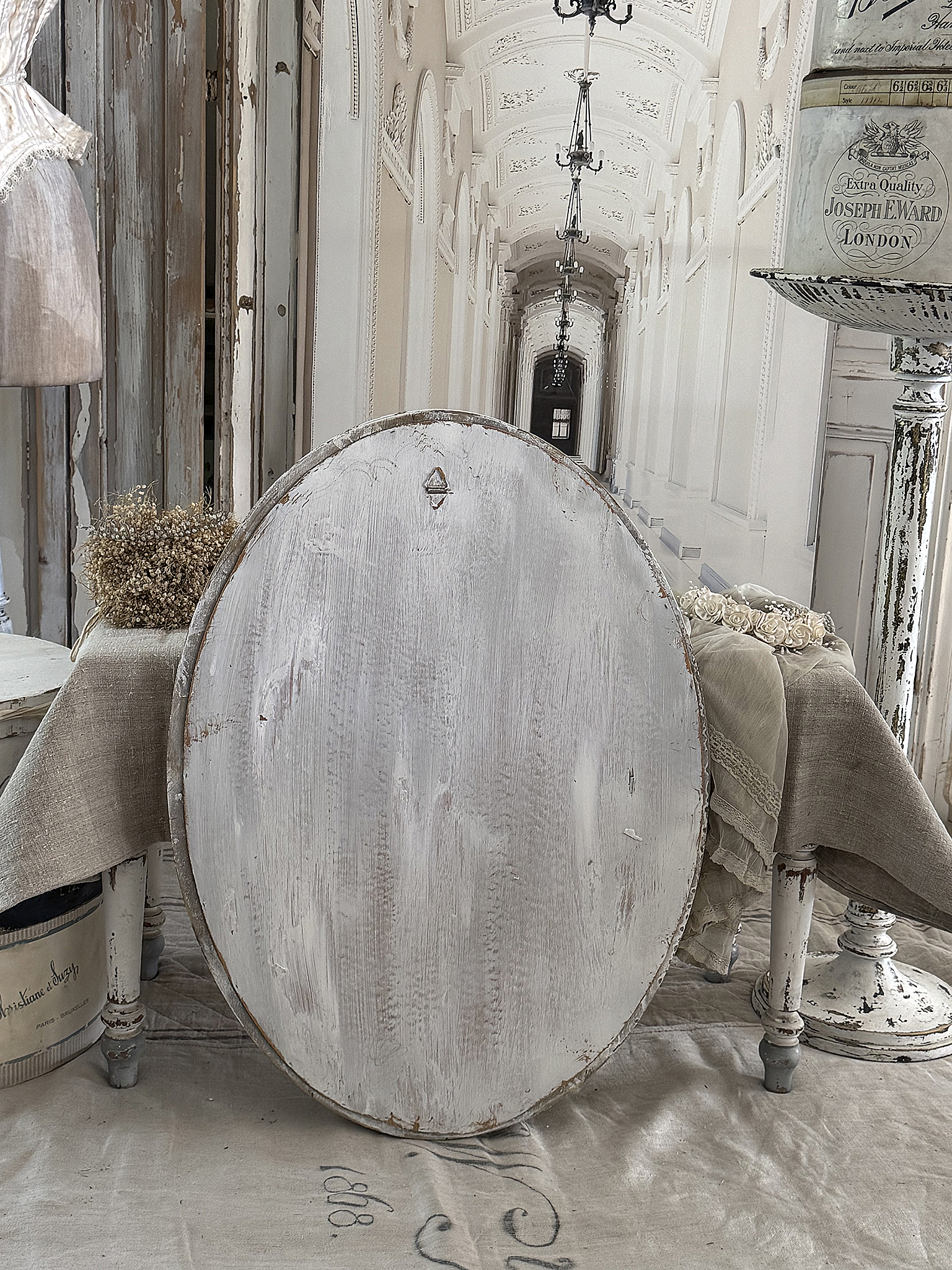 Alter ovaler Shabby Spiegel ***