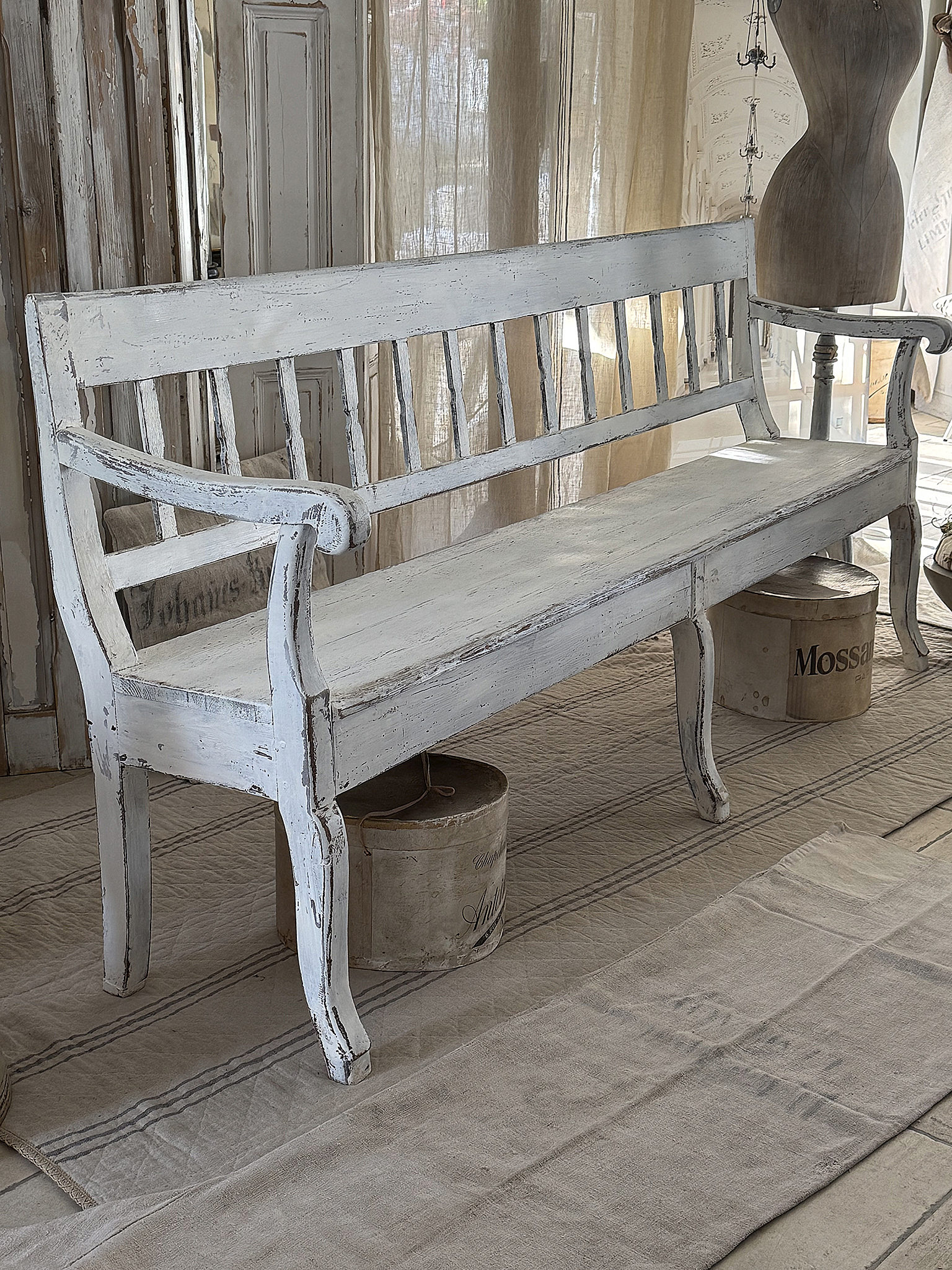 Antike, lange Biedermeierbank mit Armlehnen Liebhaberstück***