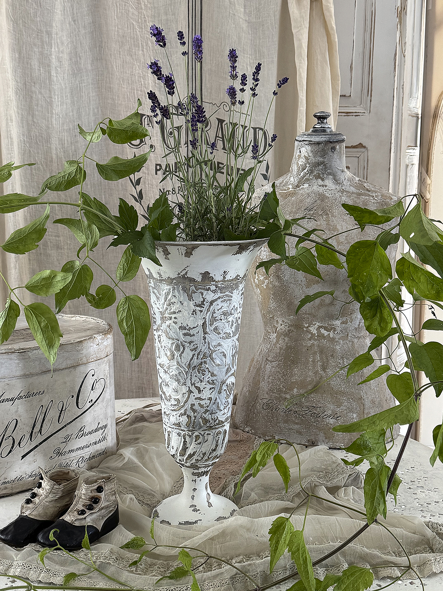 Elegante Vintage-Vase aus Frankreich mit Shabby-Charme***