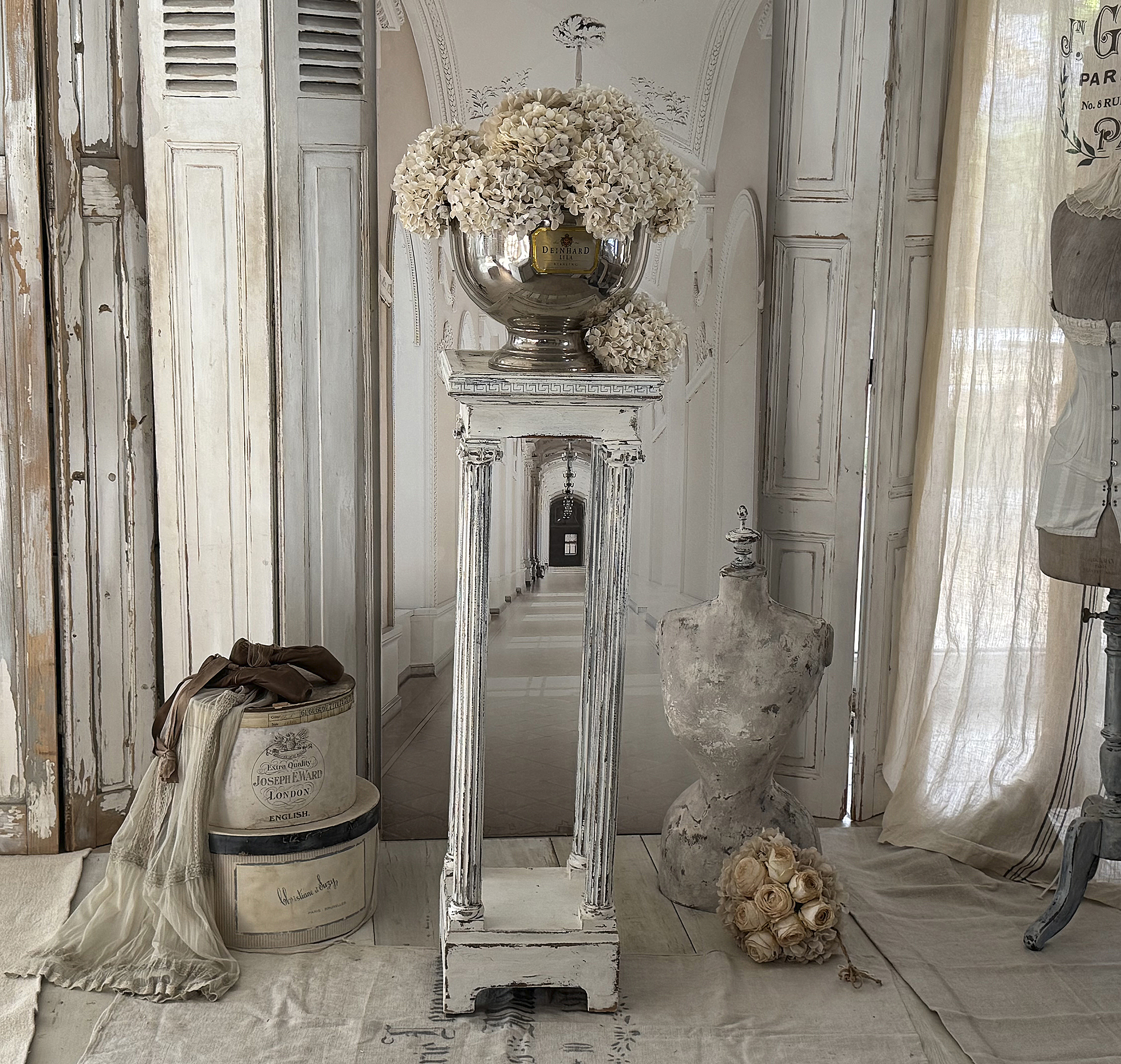 Antikes Shabby-Chic Standsäulenregal aus Vollholz – ein außergewöhnliches Liebhaberstück*** 