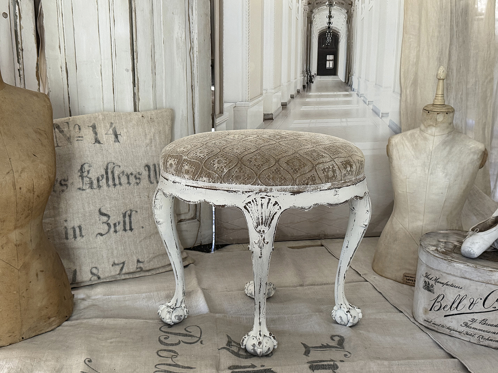 Antiker Hocker aus Frankreich***