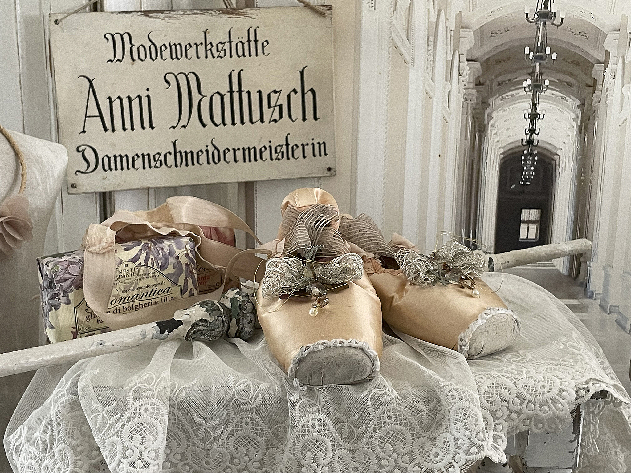 Alte Ballettschuhe Brocante mit Schleife und Kristall***