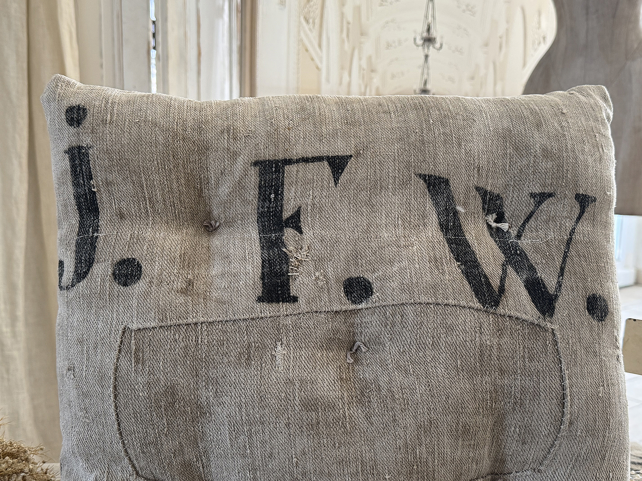 Vintage- Stuhlkissen aus antikem Mehlsack – mit Originaldruck***