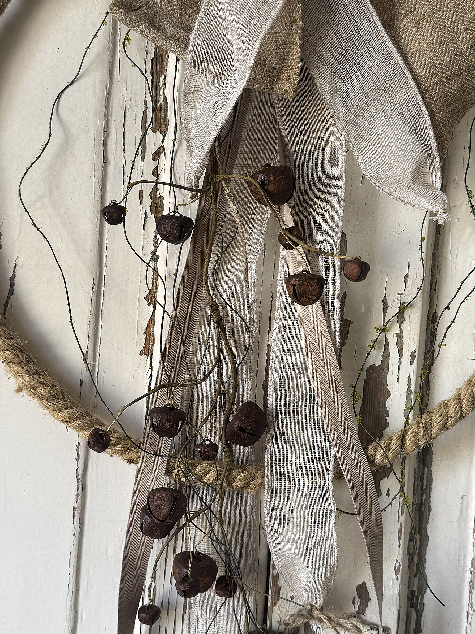 Zauberhafter Schellenkranz mit altem Leinen und sanften Elfenklängen – Romantischer Shabby Chic mit nostalgischem Charme***