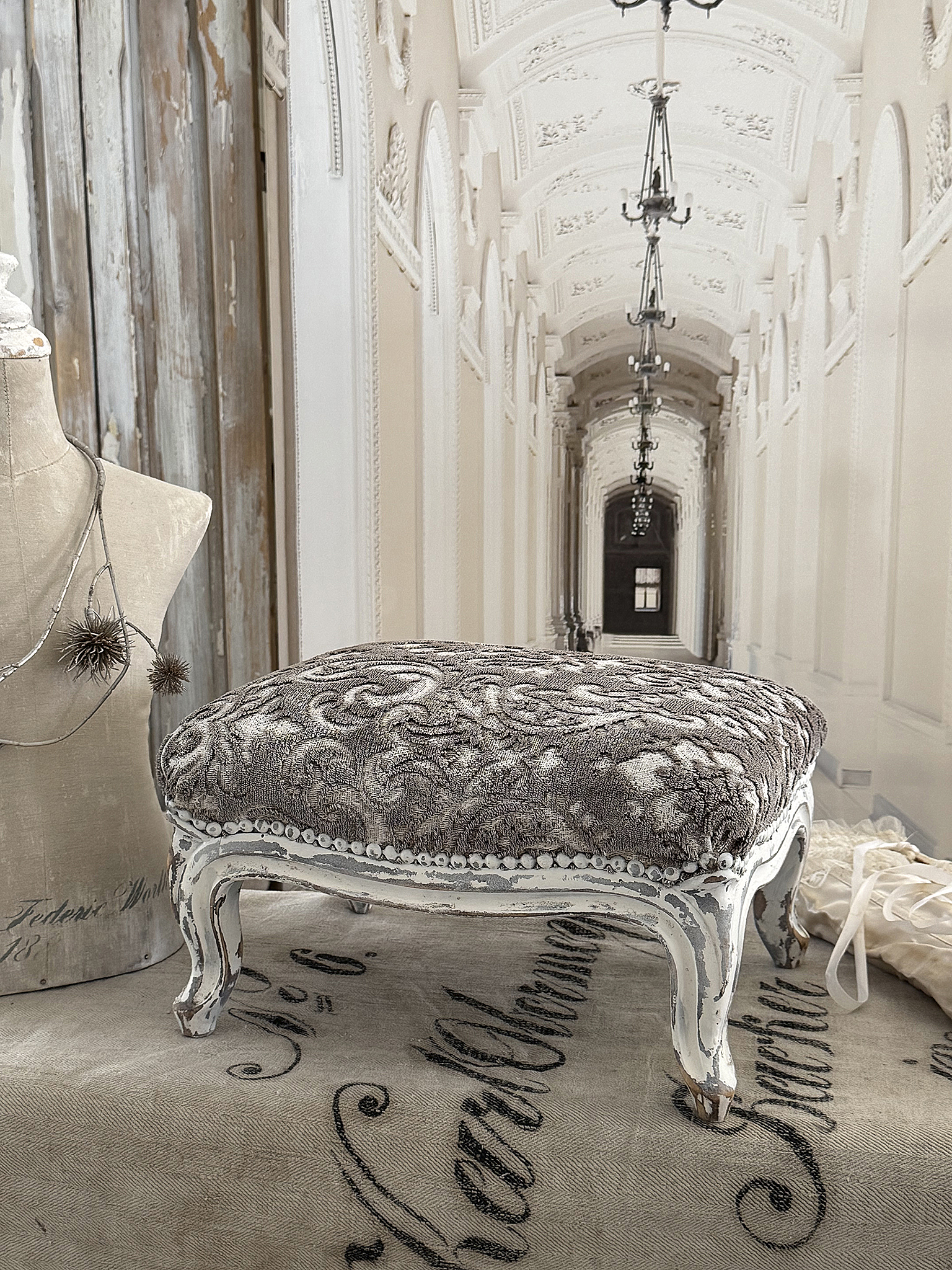 Süßes altes Fußbänkchen***