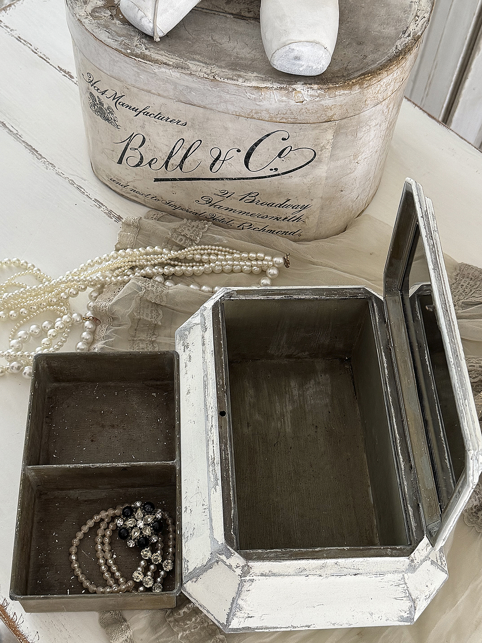 Antike Schmuckschatulle mit Spiegel – im Shabby Chic***