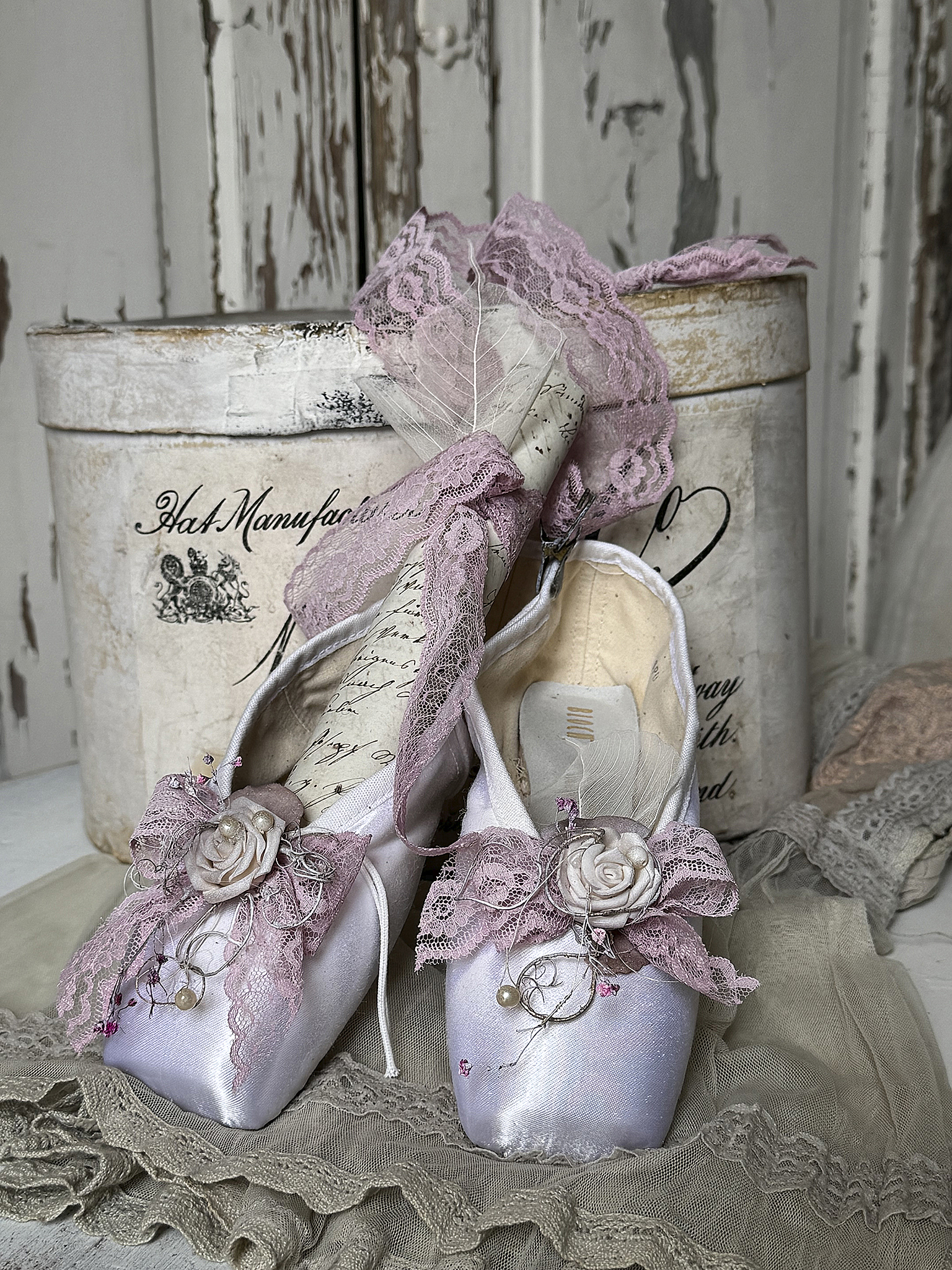 Weiße Spitzen-Ballettschuhe – ein romantisches Shabby-Unikat***