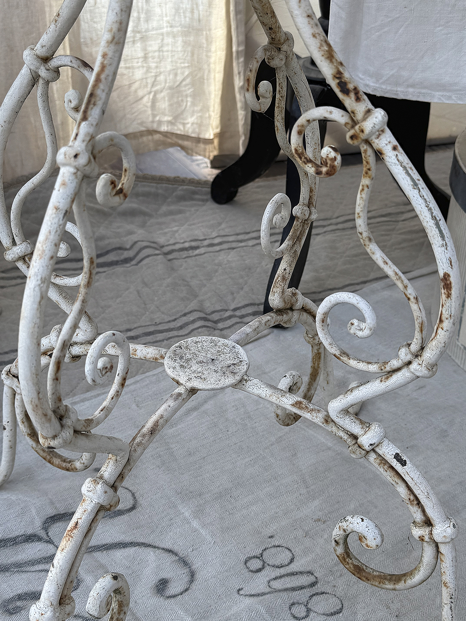 Antiker Verkaufskorb aus Eisen – Jugendstil Standkorb mit Patina*** Antiker Verkaufskorb aus Eisen – Jugendstil Standkorb mit Patina***