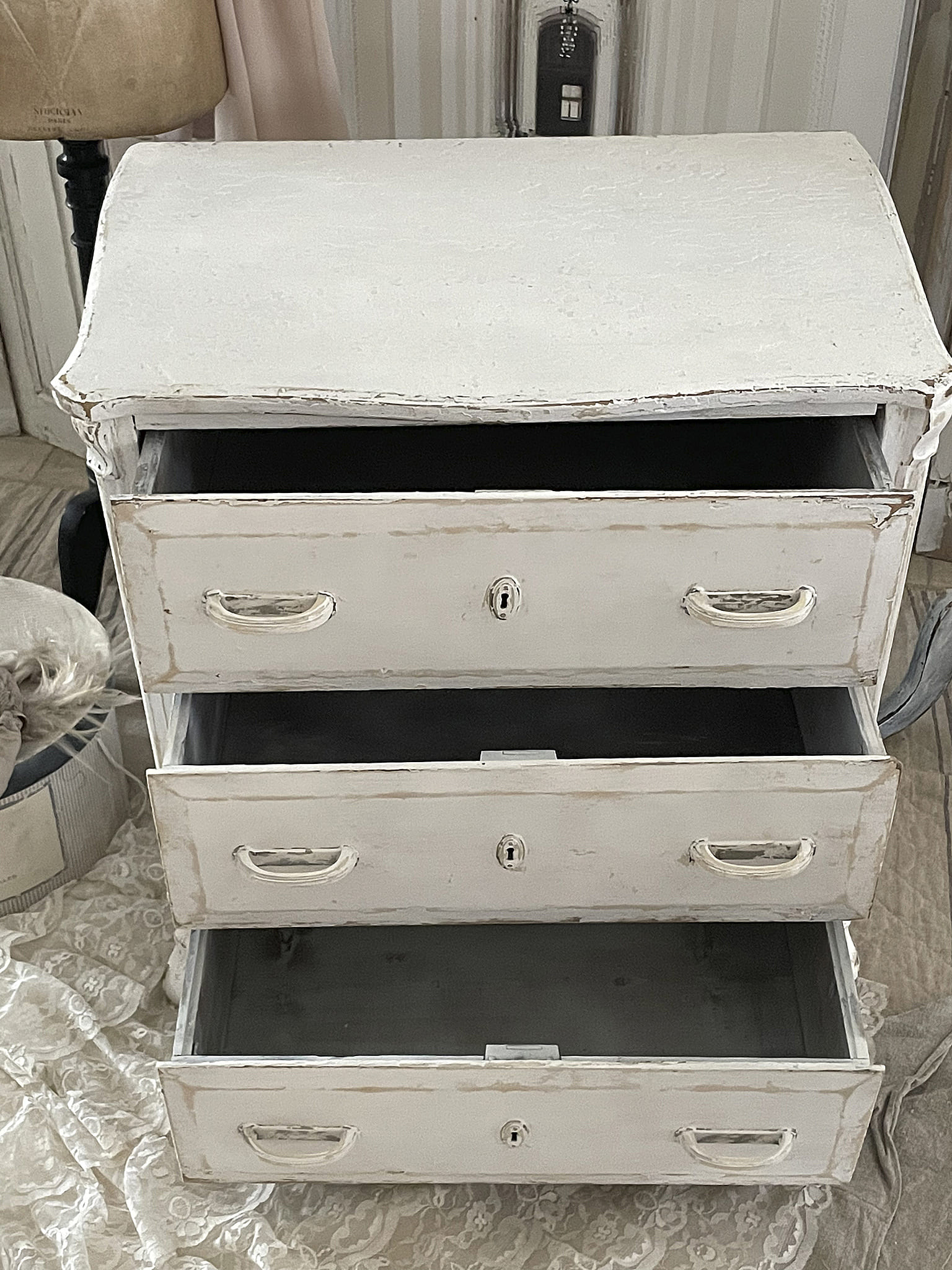 Reizende antike Biedermeier Kommode Reizende antike Biedermeier Kommode