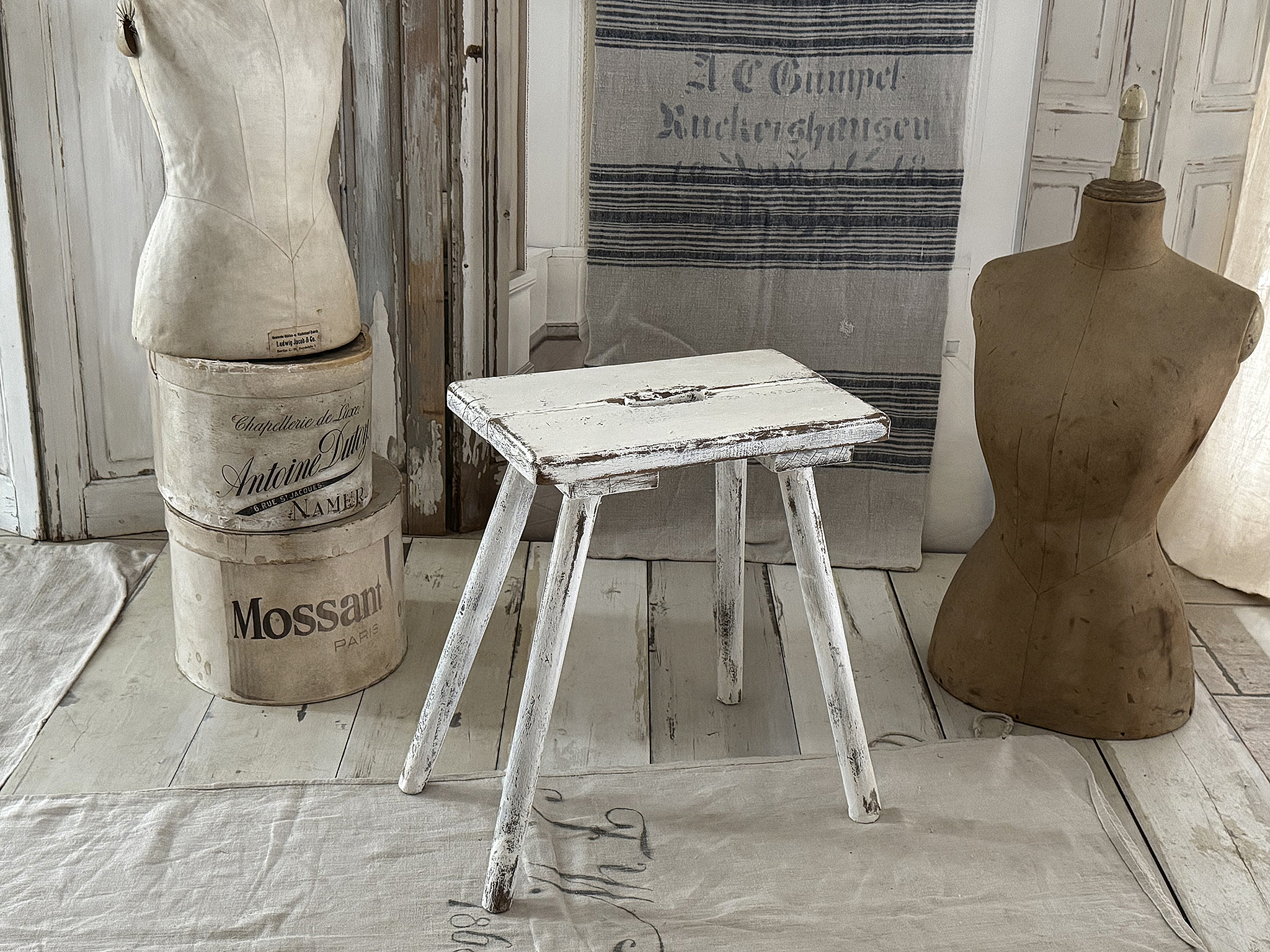 Alter, robuster Bauernhocker***