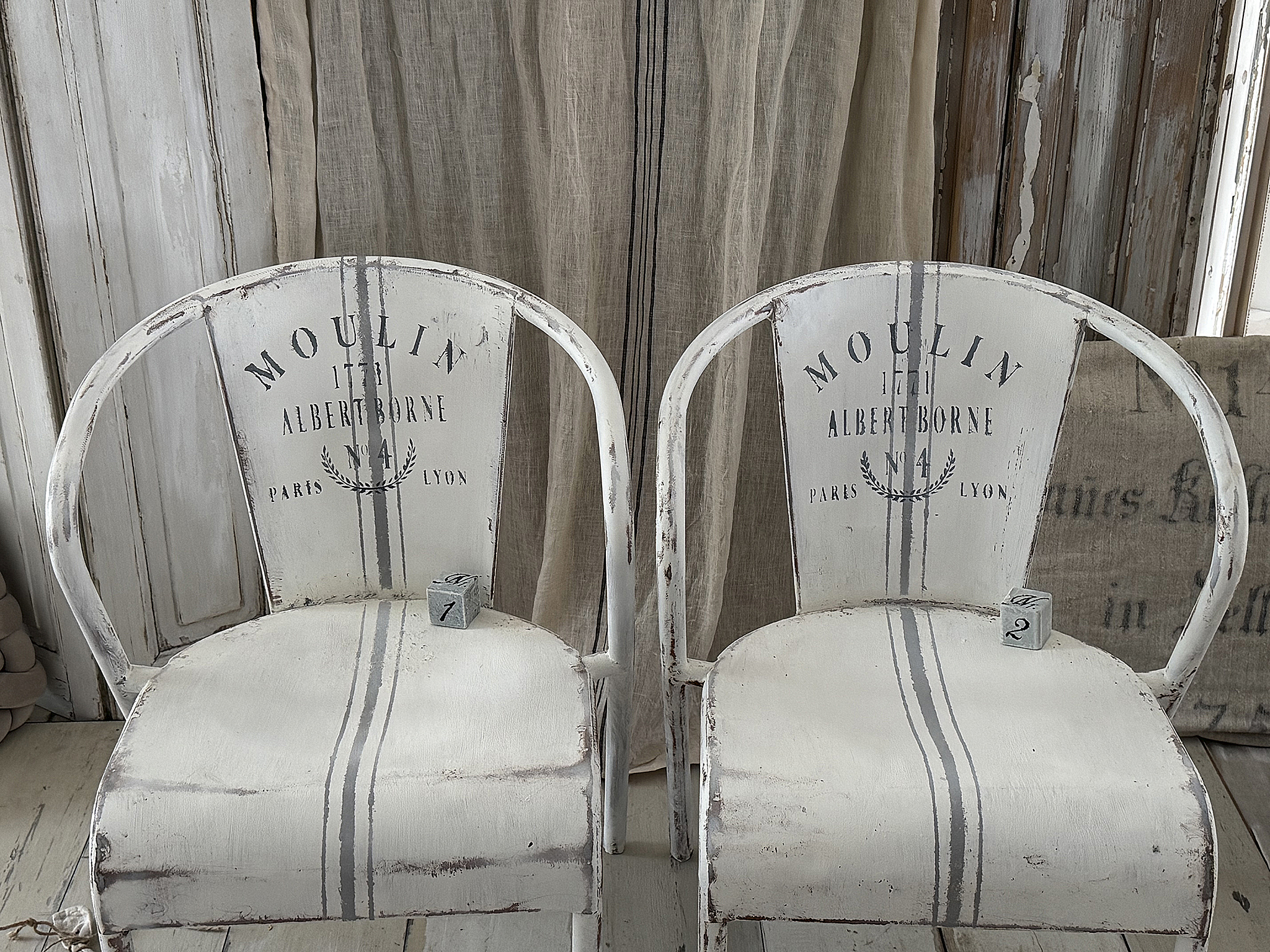 Dekorativer Vintage-Metallstuhl mit französischer Schablonierung***