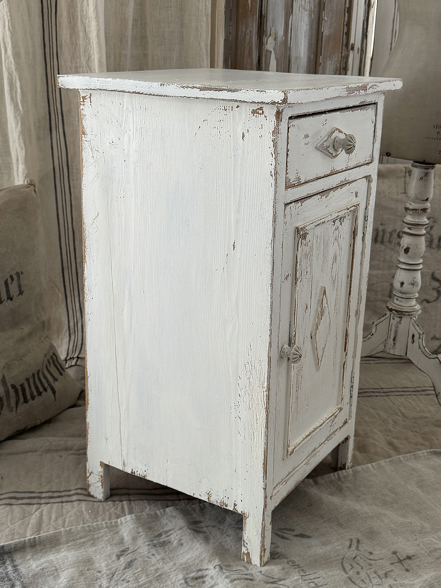 Antikes Beistellschränkchen Shabby-pur