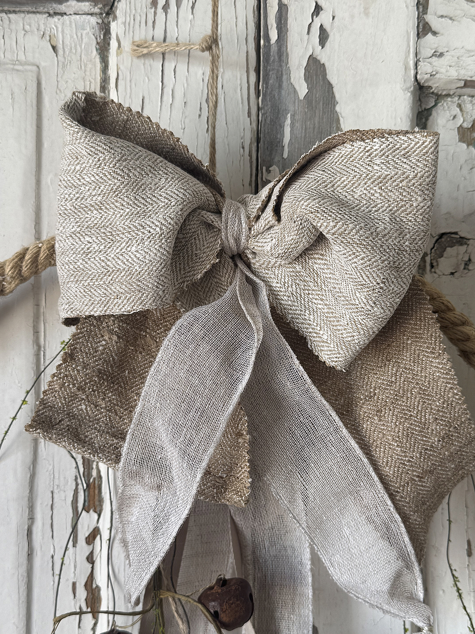 Zauberhafter Schellenkranz mit altem Leinen und sanften Elfenklängen – Romantischer Shabby Chic mit nostalgischem Charme***
