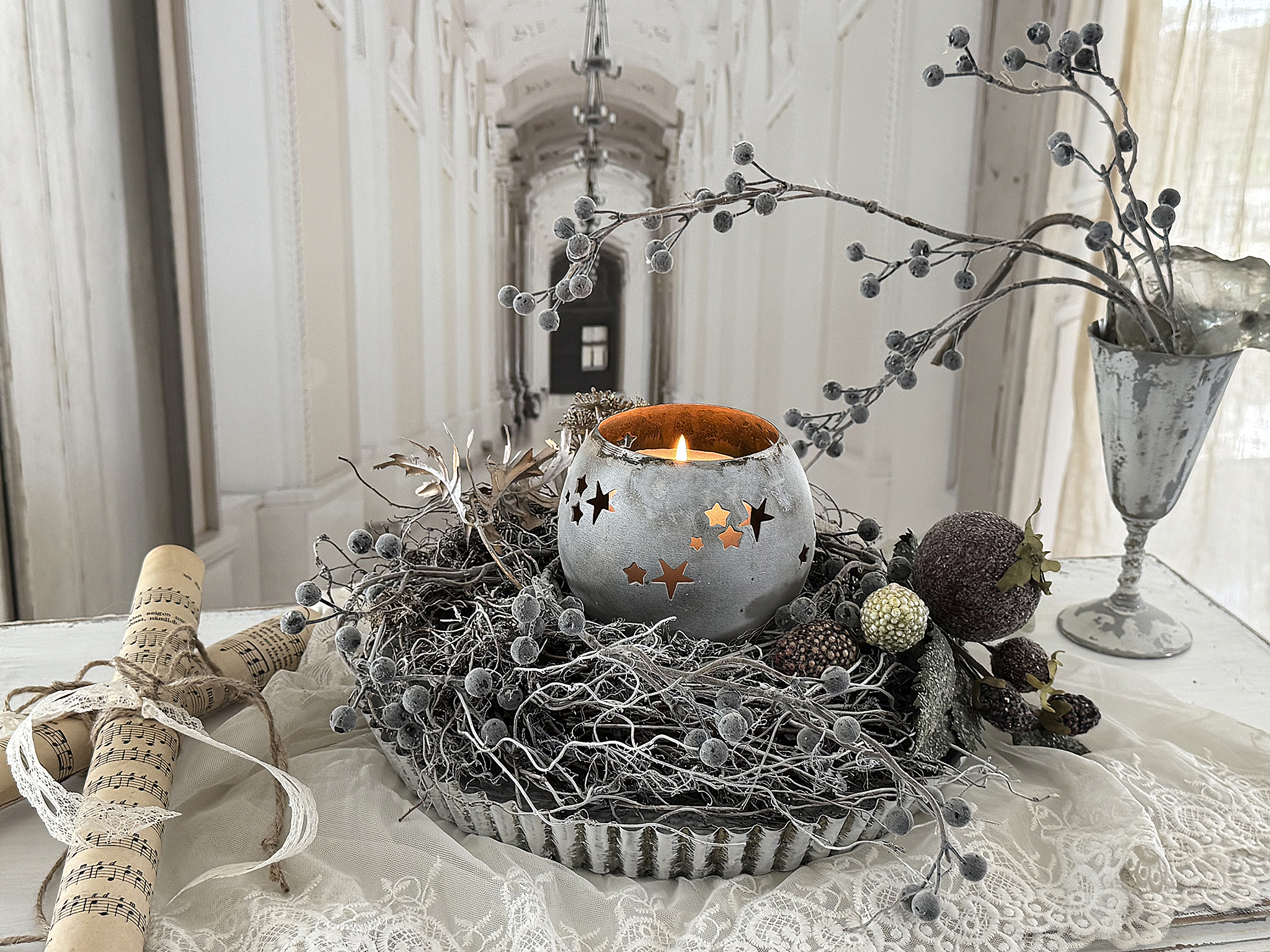 Adventsgesteck mit nostalgischem Sternenwindlicht – Winterlicher Frostzauber im Shabby Chic***