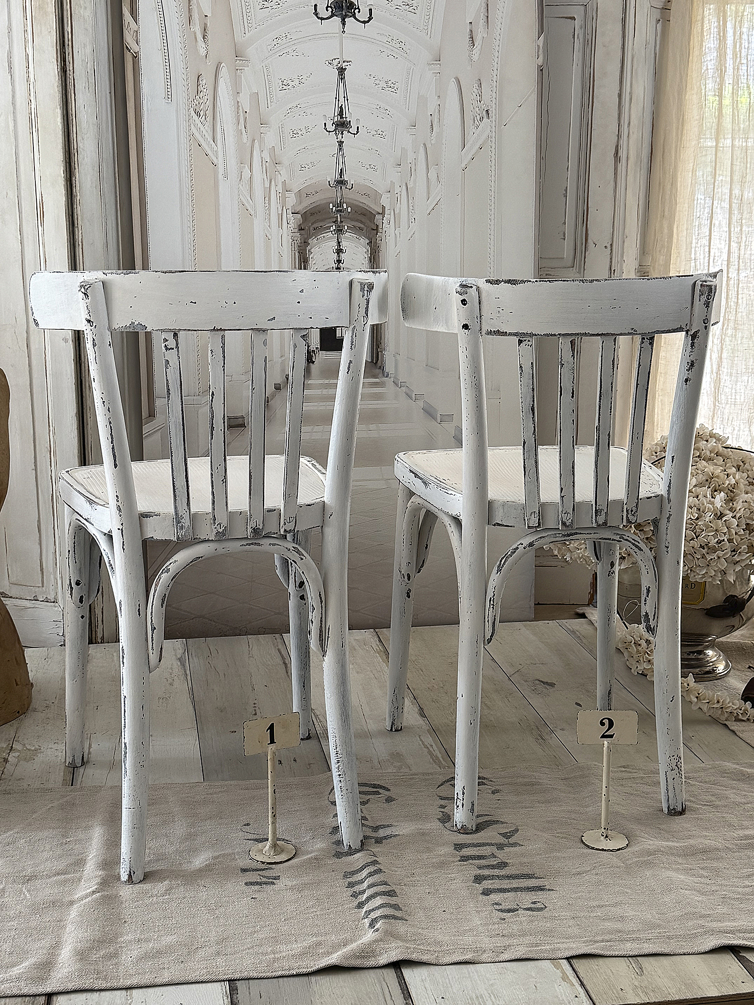 Antiker Bugholzstuhl – Matt-Weiß – Shabby Chic – Vintage Stuhl mit Patina***