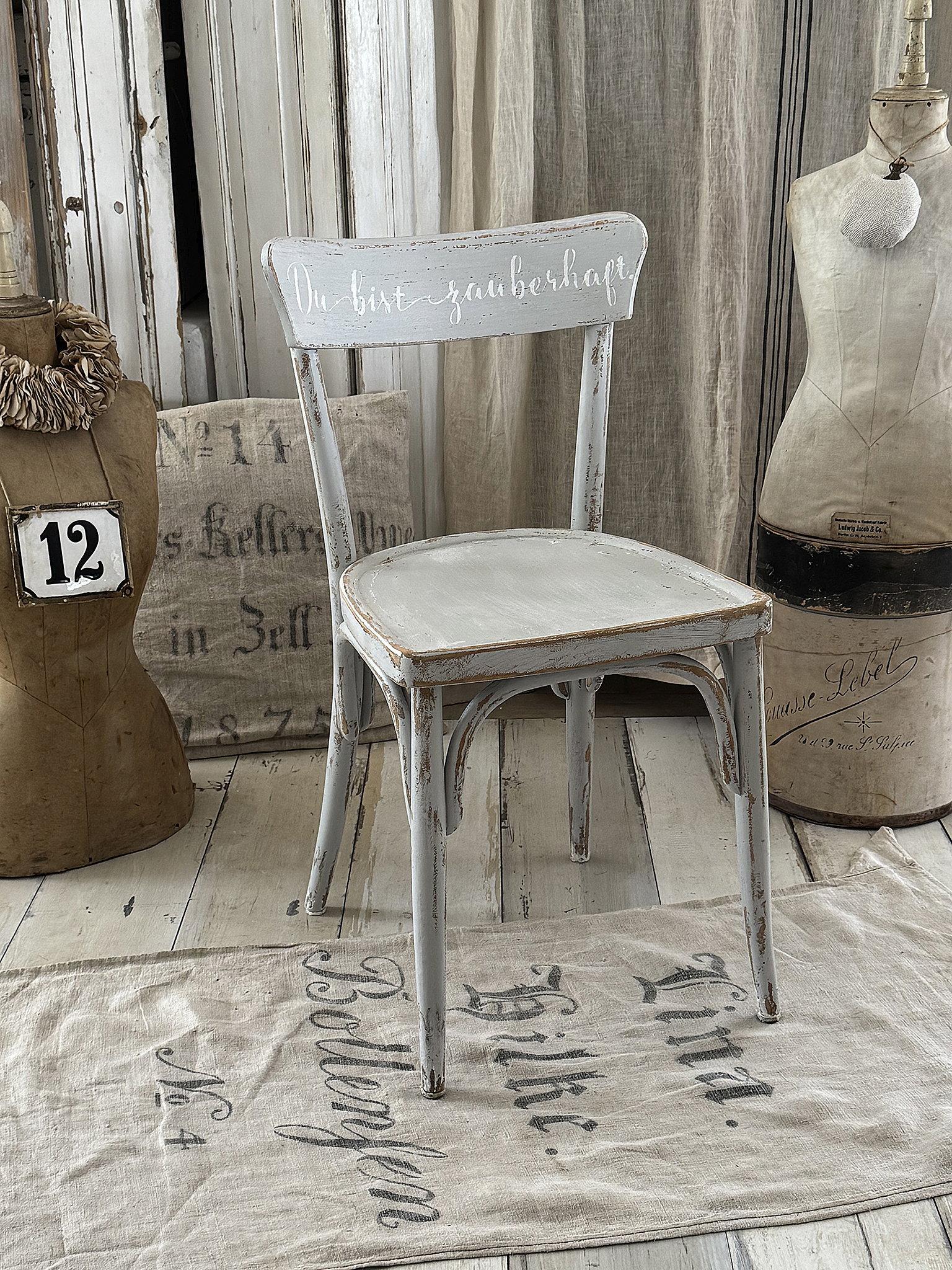  Alter Bugholzstuhl creme-grau im Shabbykleid- Zauberhaft ***