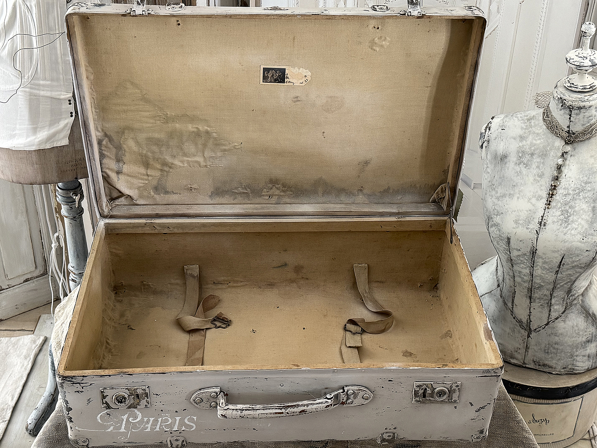 Alter Hartschalenkoffer im charmanten Shabby-Chic – romantisches Einzelstück***