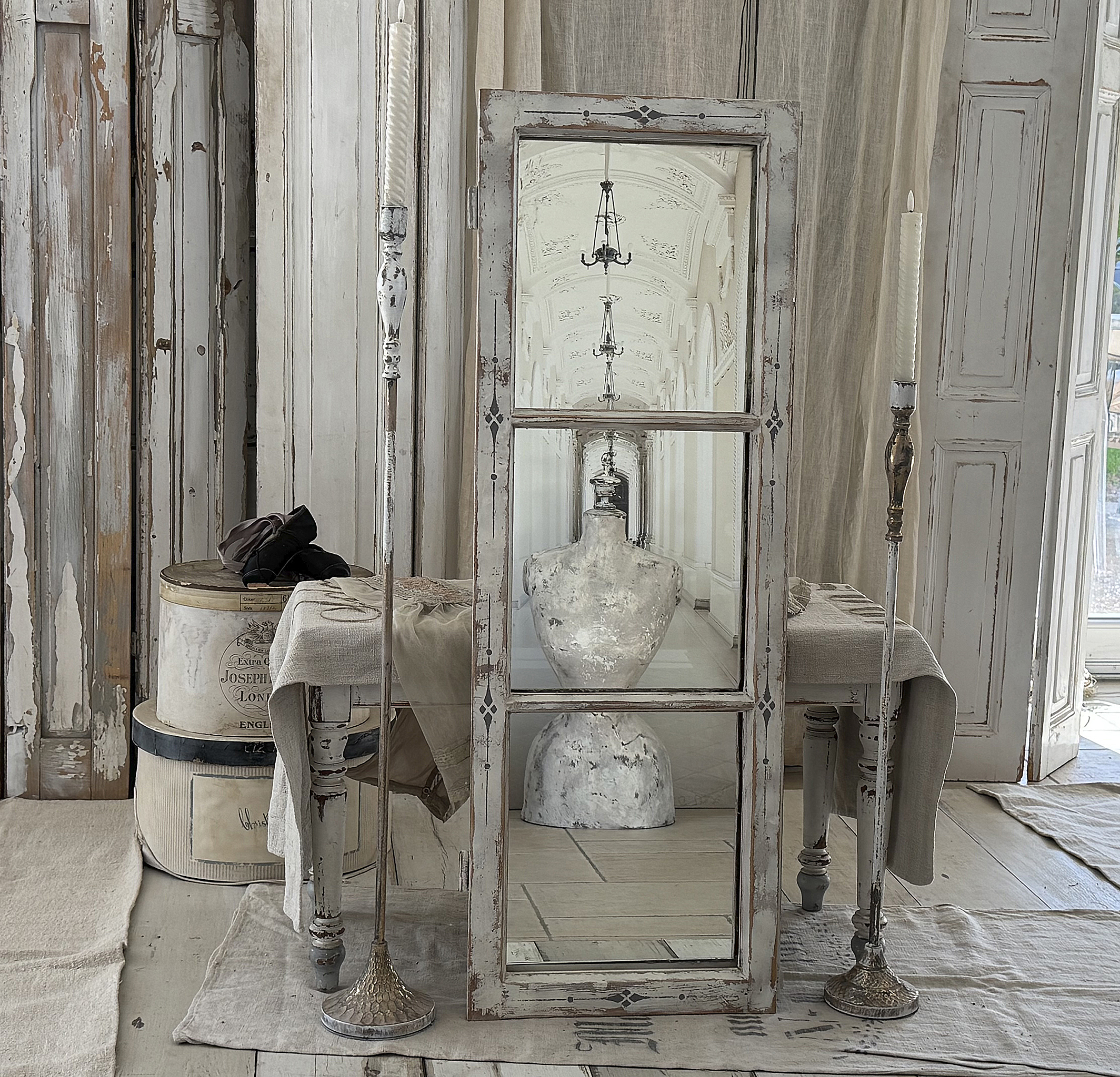 Altes Sprossenfenster als Spiegel – Shabby Chic****