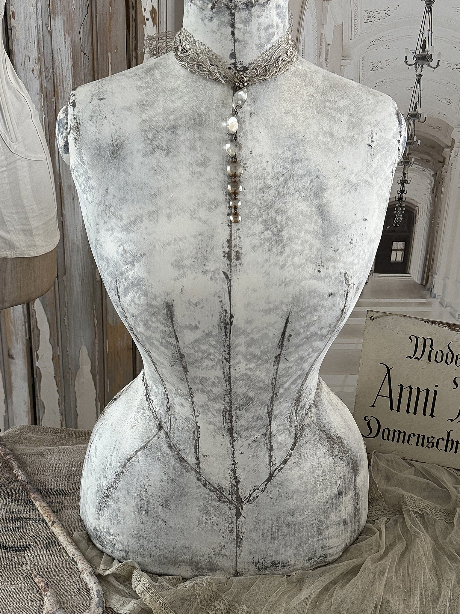  Antike Schneiderpuppe im Shabby-Chic – nostalgische Korsettbüste mit Vintage-Charme***
