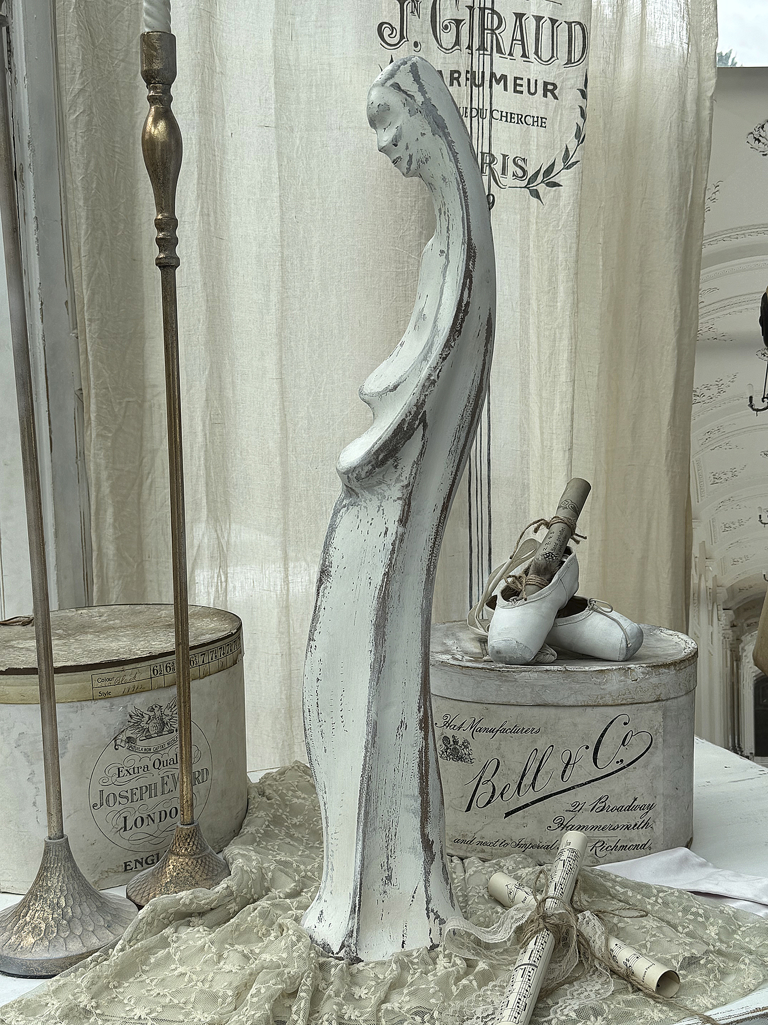Große Art Deco Holzskulptur – Madonna***