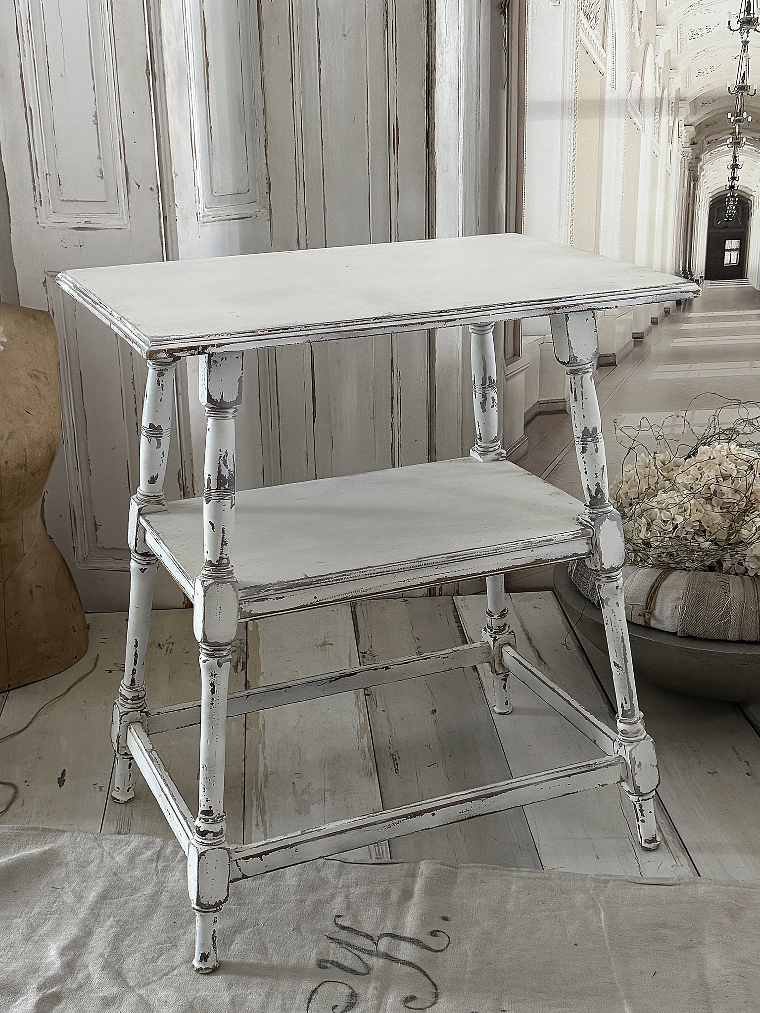 Alter Landhaustisch, Beistelltisch***