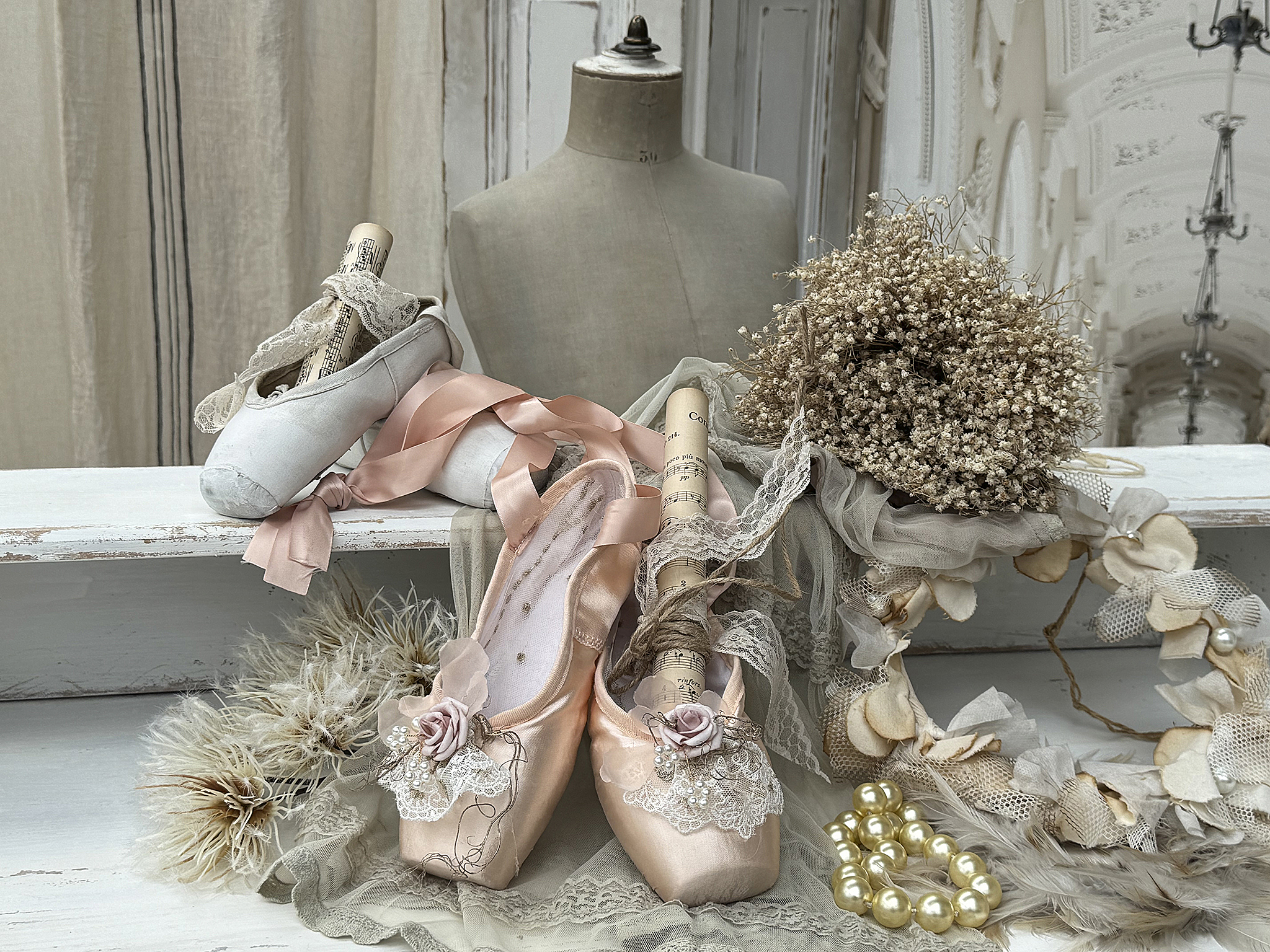 Spitzenschuhe mit Notenblatt Brocante***