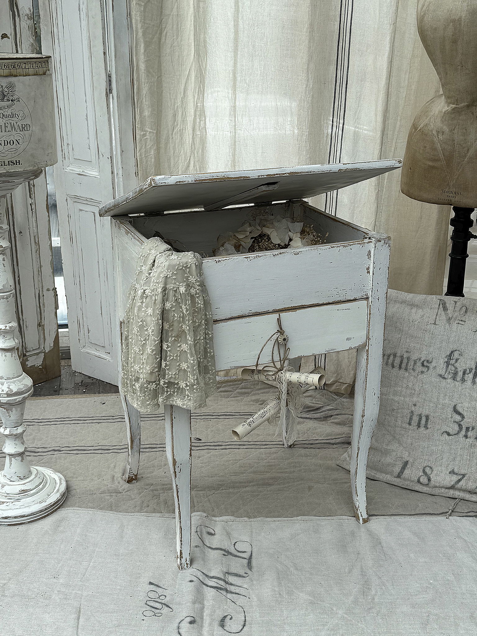 Antiker Biedermeier Beistelltisch / Nähtisch in zeitloser Eleganz*** Antiker Biedermeier Beistelltisch / Nähtisch in zeitloser Eleganz***